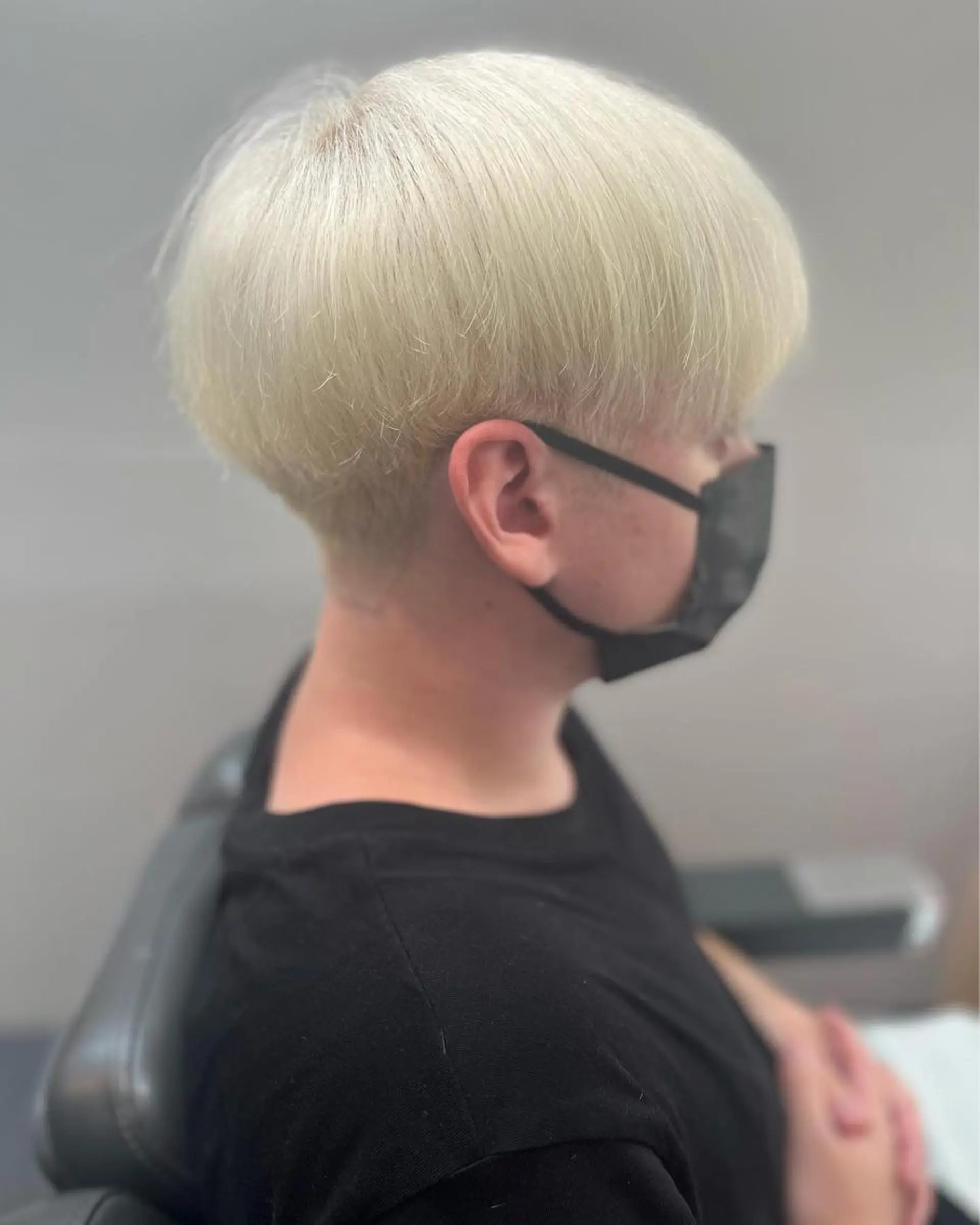 ショート カラー アイブロウ アッシュ ブリーチ ケアブリーチ ホワイトアッシュ 眉カラー ヘアカラー ヘアセット 溝部裕太Hair salon808代表のヘアスタイル