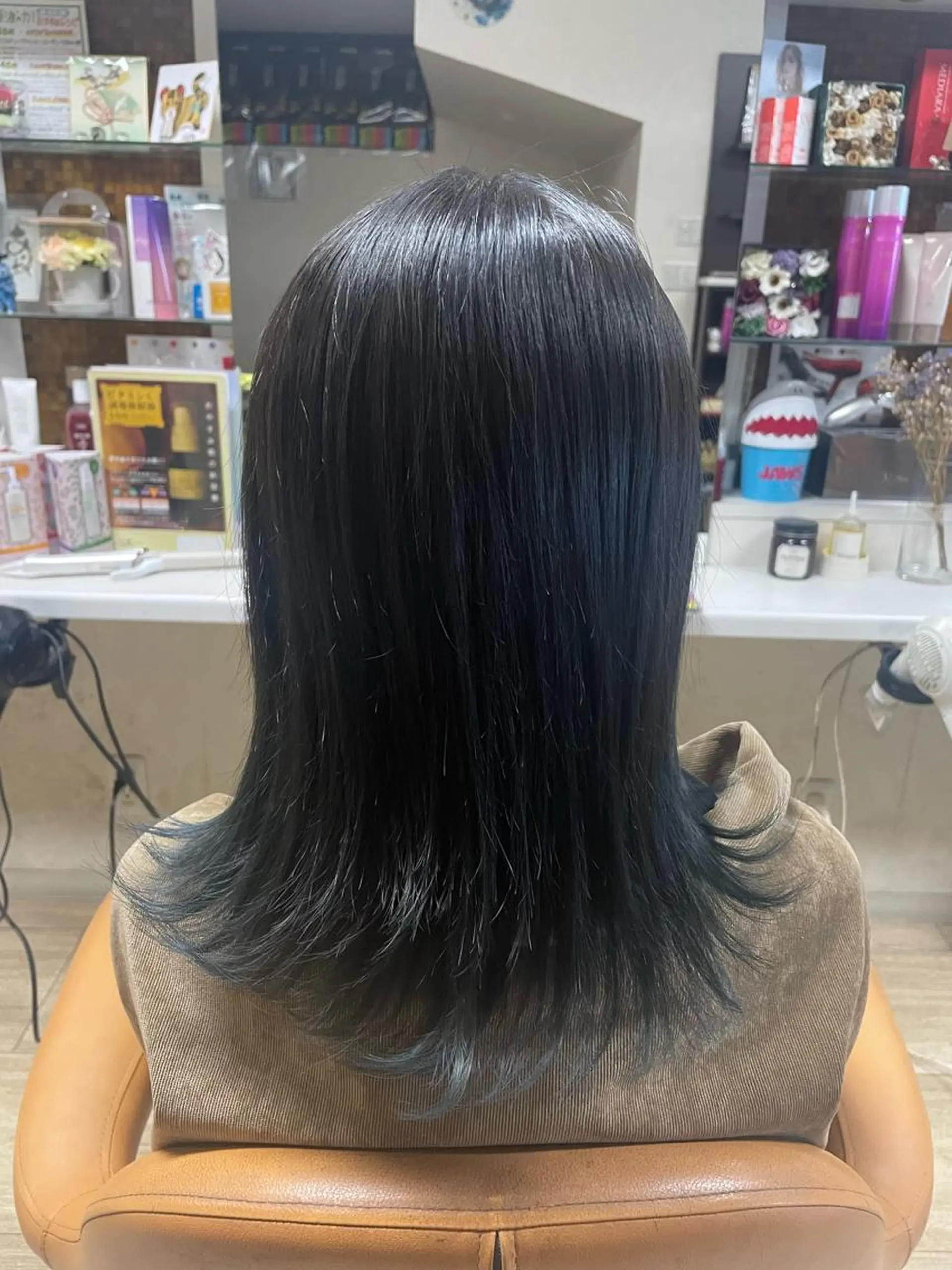 セミロング カラー ブルーカラー ヘアカラー 徳留 もも花のヘアスタイル