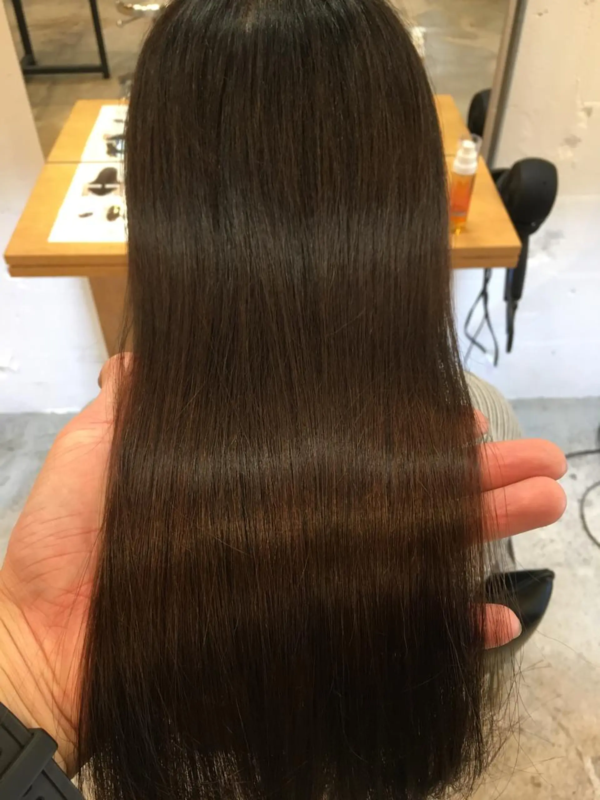 セミロング カラー 髪質改善 トリートメント メンズ眉毛ITSUK Iメンズ専門　新宿の眉毛・アイブロウイメージ