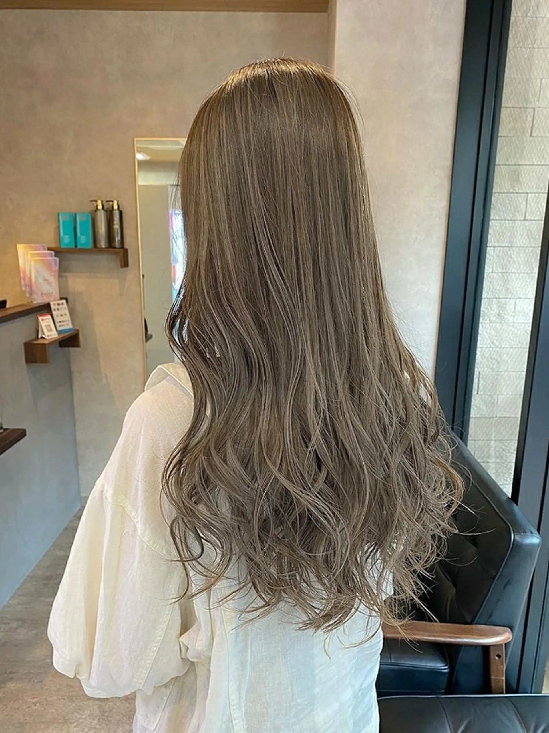ロング カラー アッシュ バレイヤージュ ベージュカラー ブリーチ グラデーションカラー エクステ RIENS♡xrea 山本優舞のヘアスタイル