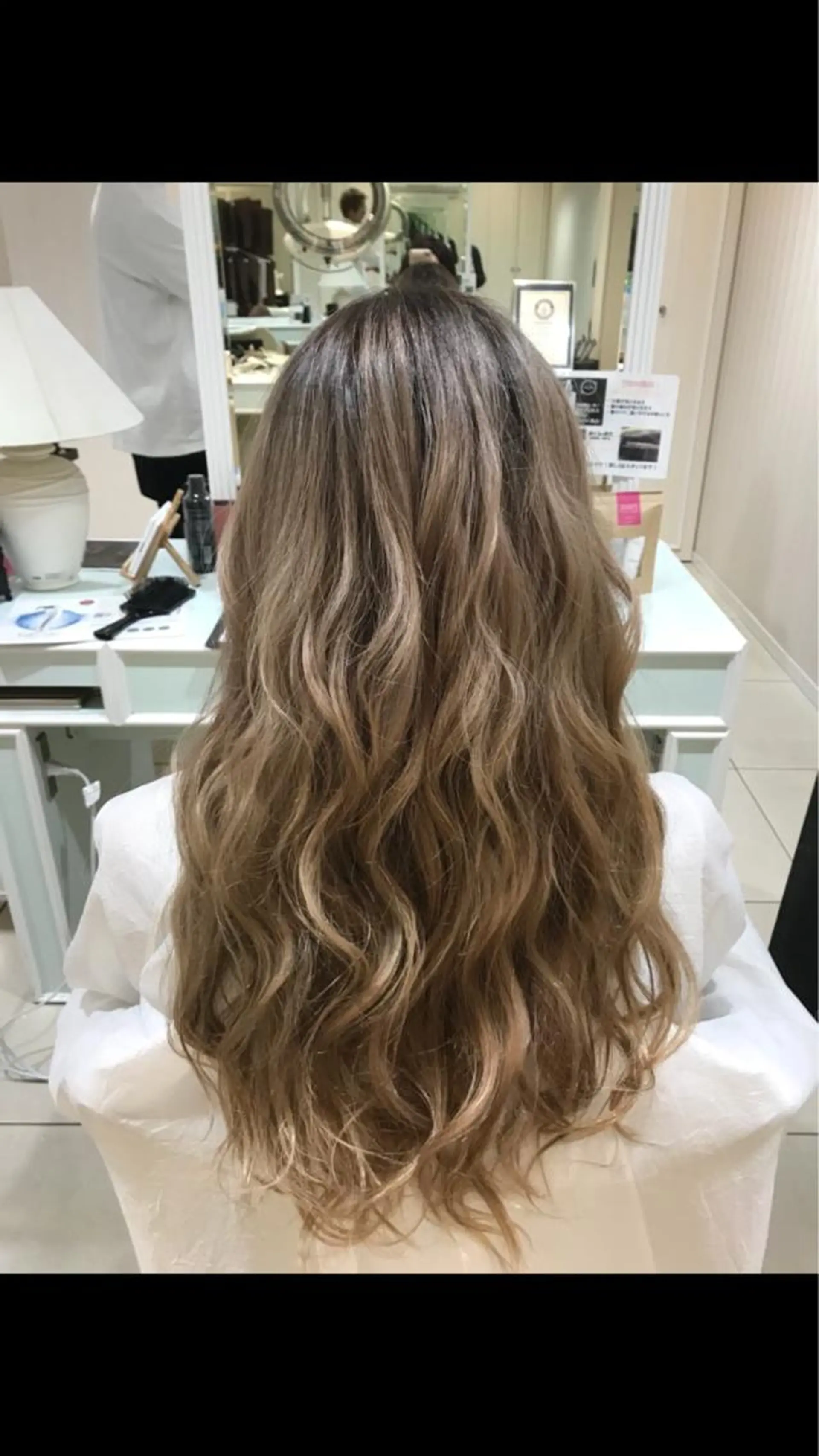 ロング カラー ブリーチ イルミナカラー Miku❇️ フェイスレイヤーのヘアスタイル