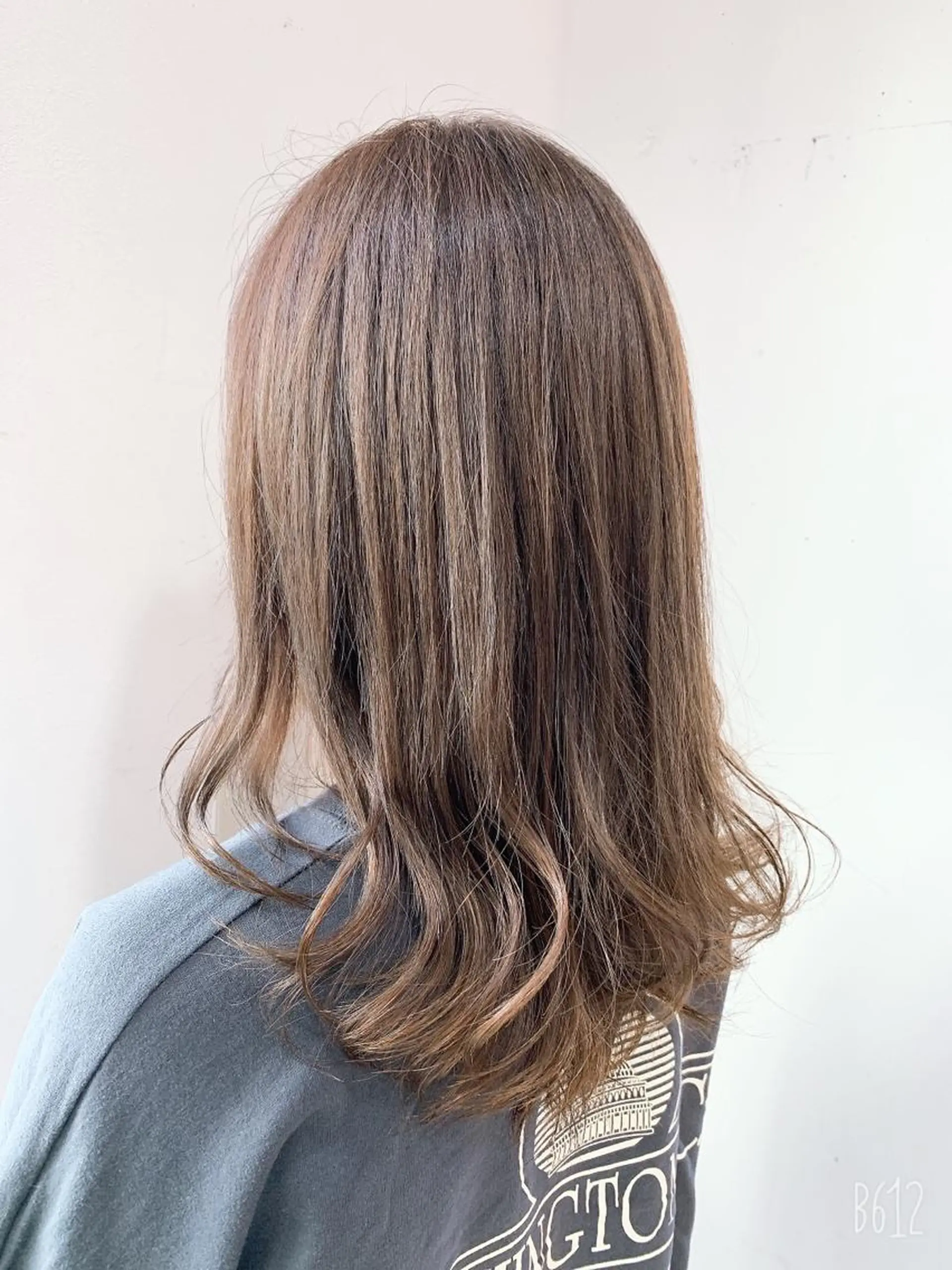 ミディアム カラー 白髪ぼかしハイライト 柳川拓哉のヘアスタイル