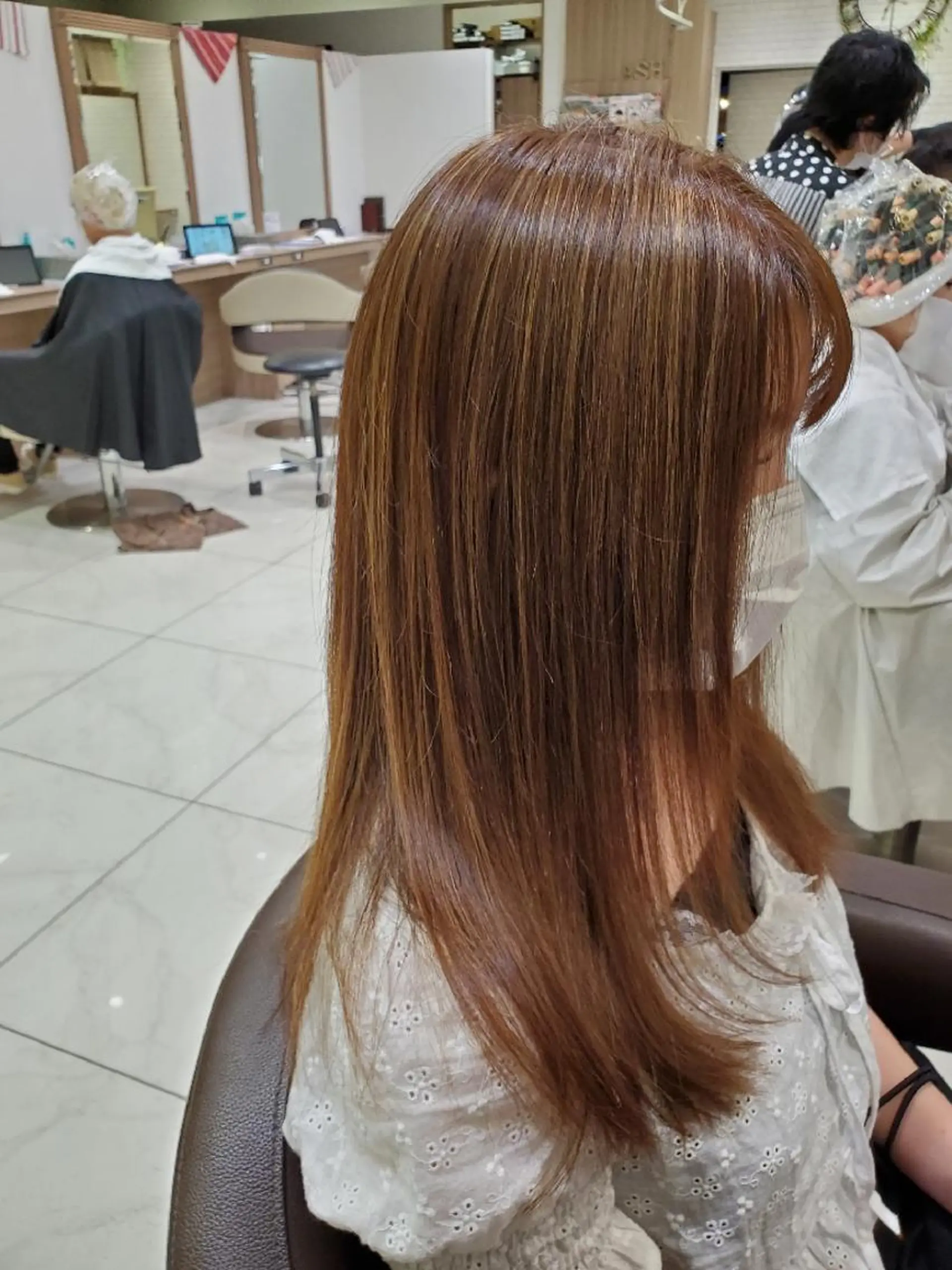 セミロング カラー ベージュカラー ブリーチ ハイライトカラー ハイライト 髪質改善 中村 和貴のヘアスタイル