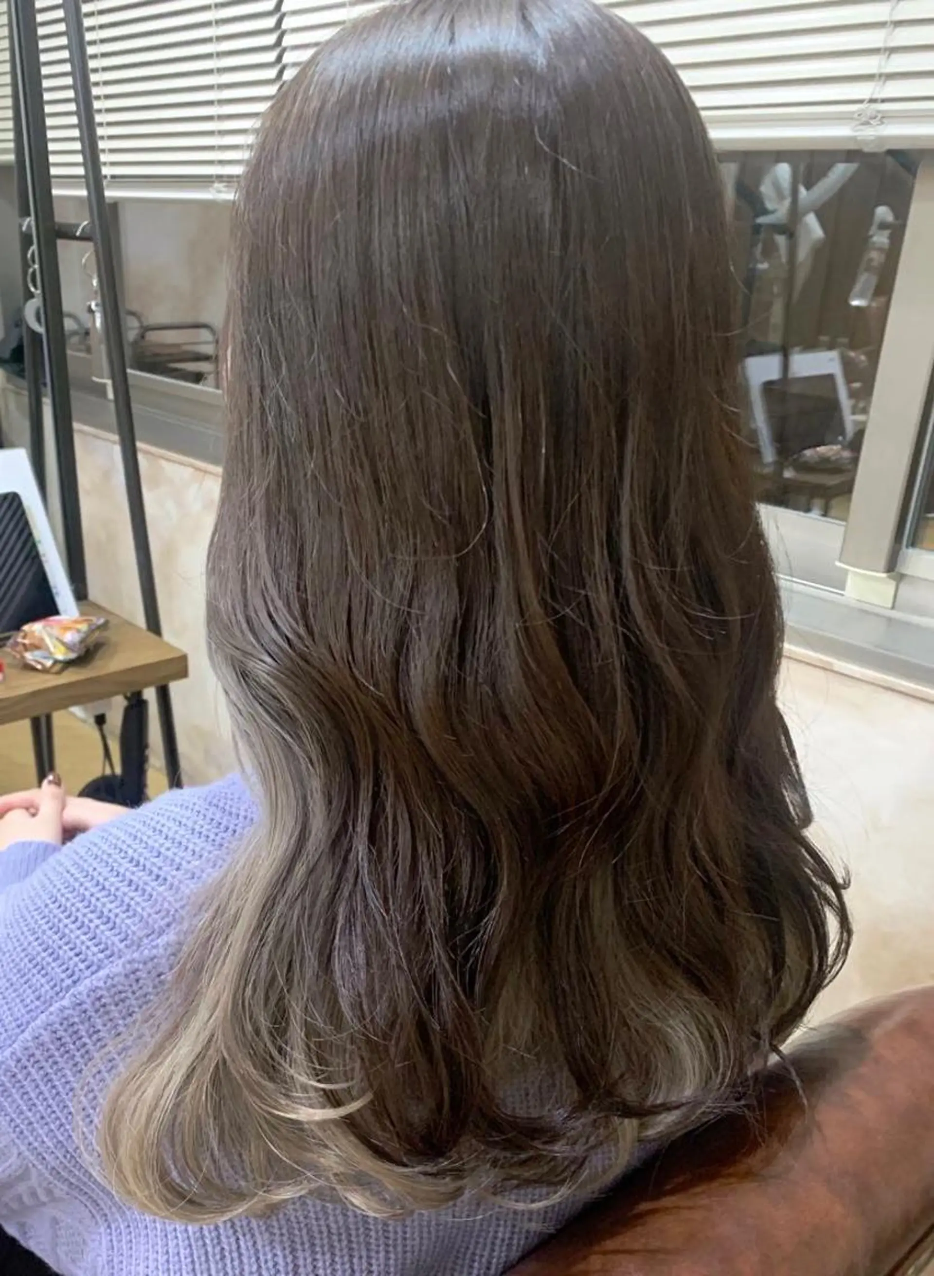 ロング カラー ブリーチ グレージュ インナーカラー カット ヘアカラー トリートメント 髪質改善＆韓国風 RINAのヘアスタイル