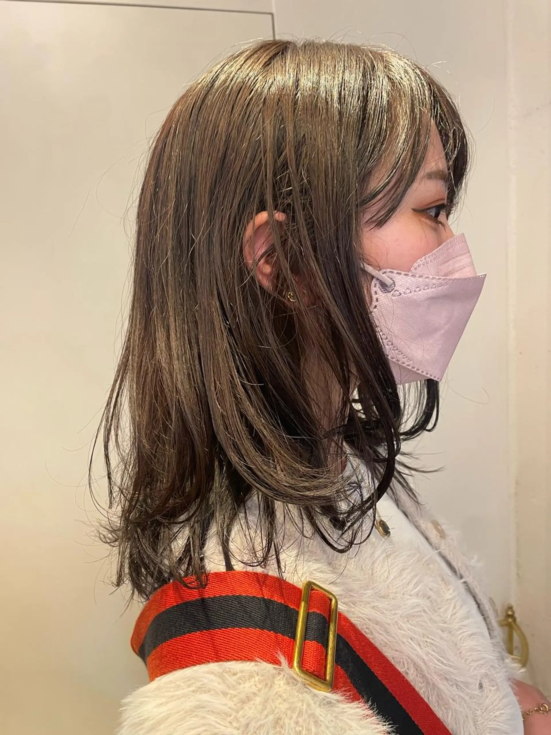 ミディアム カラー アッシュ ベージュカラー カット ヘアカラー トリートメント レイヤー／似合わせ TAKUYAのヘアスタイル