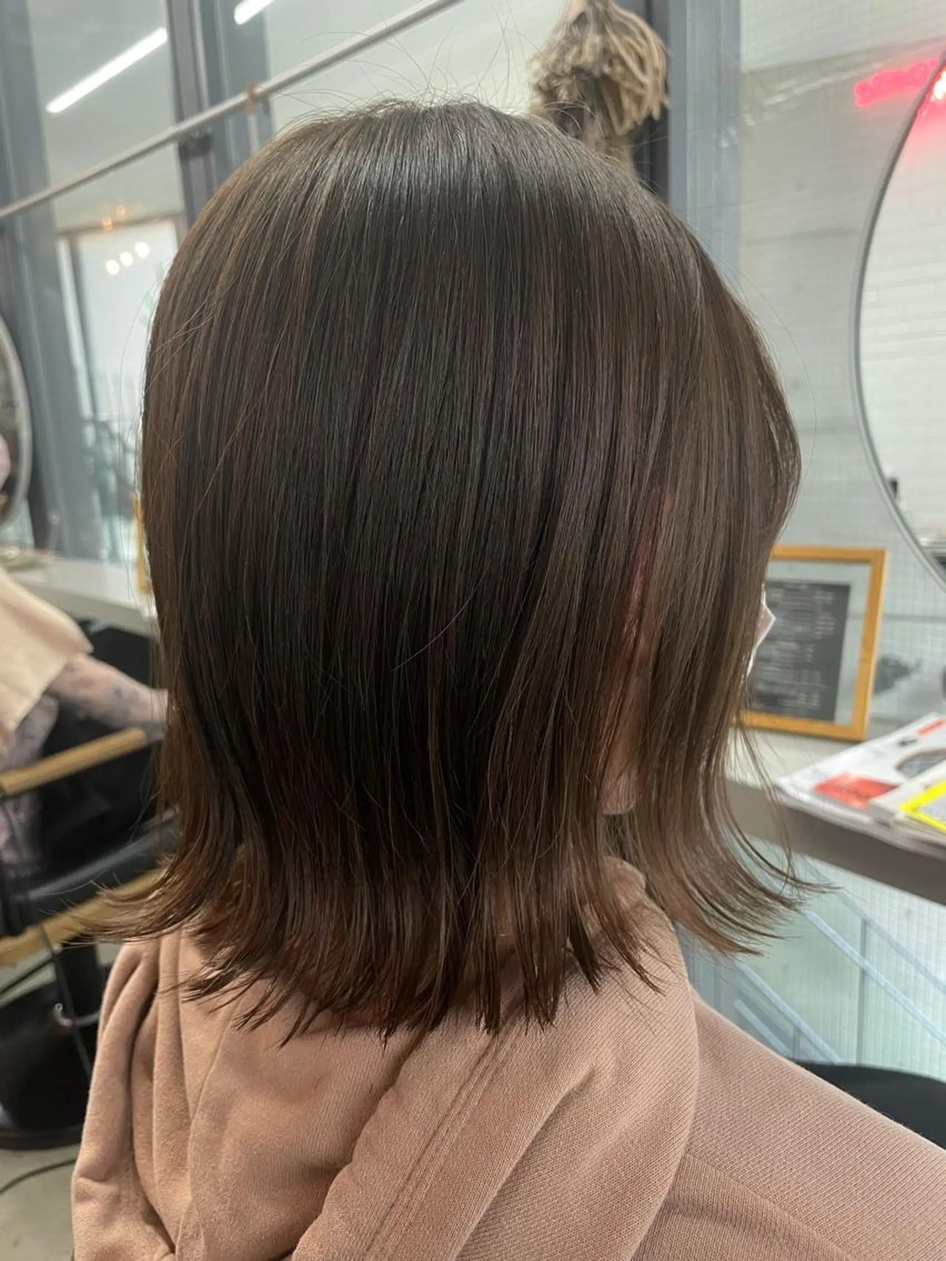 ショート カラー ブラウンカラー グレージュ やすだ しおりのヘアスタイル