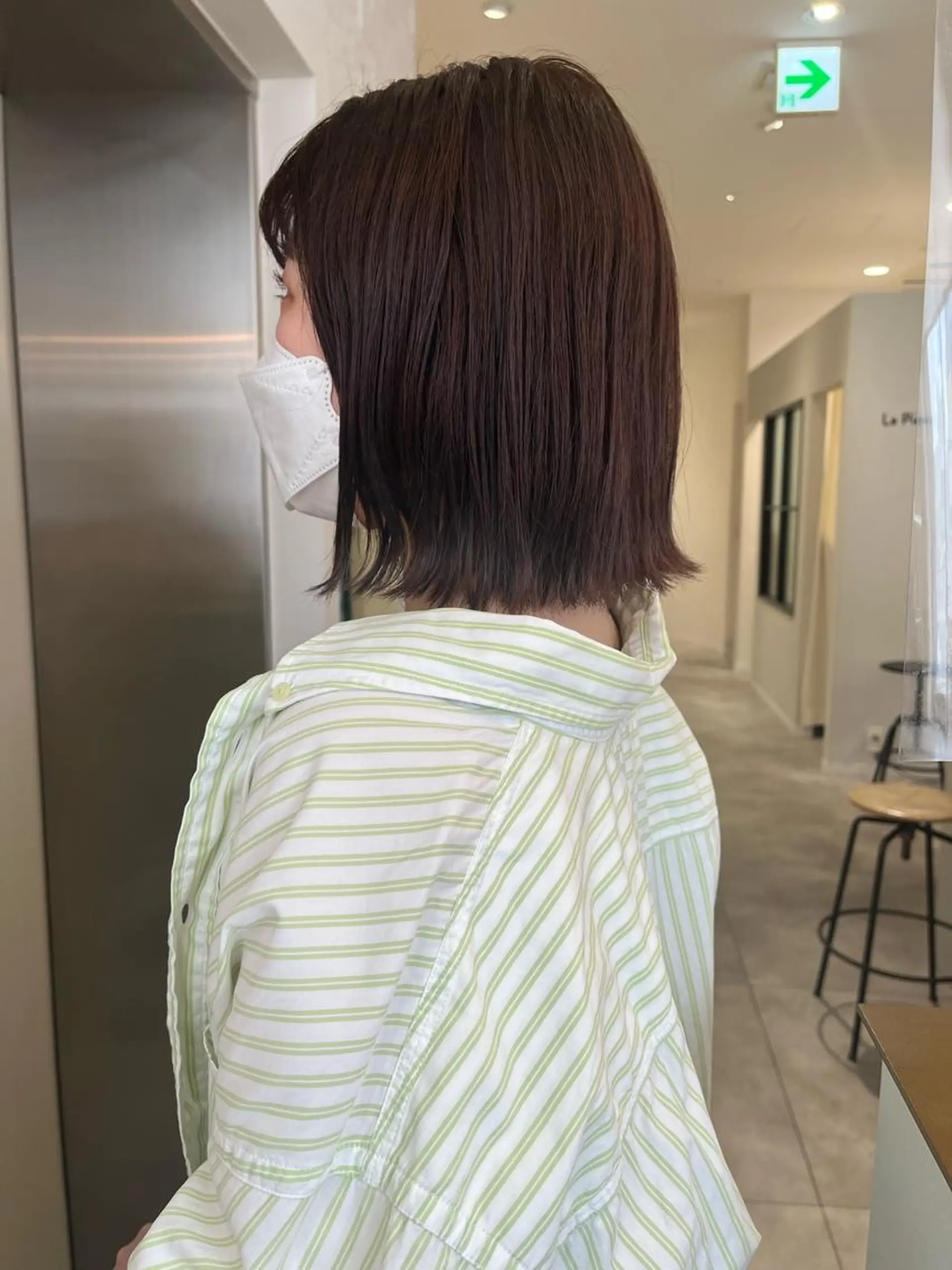 ショート ボブ オリーブベージュ/ ブリーチなし透明感のヘアスタイル