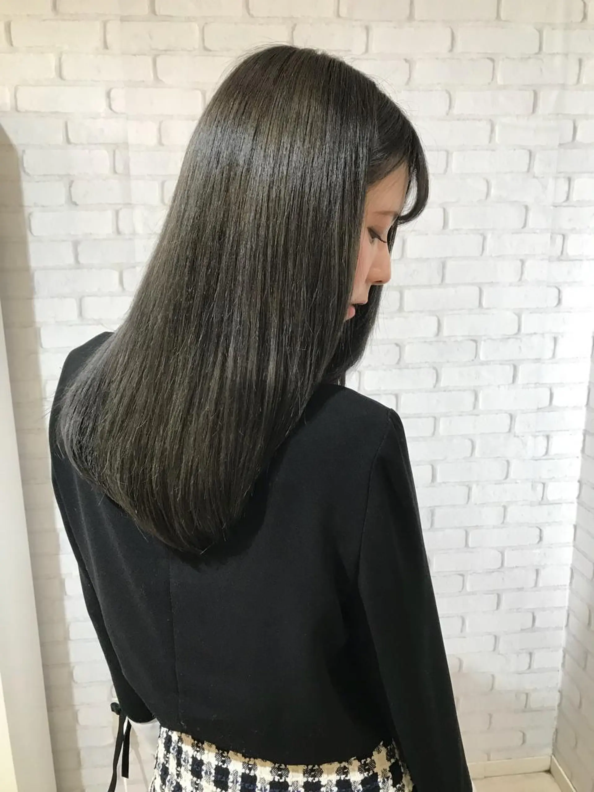 セミロング カラー ダークグレー ダークグレージュ グレージュ エクステ（レミー毛） NINEのヘアスタイル