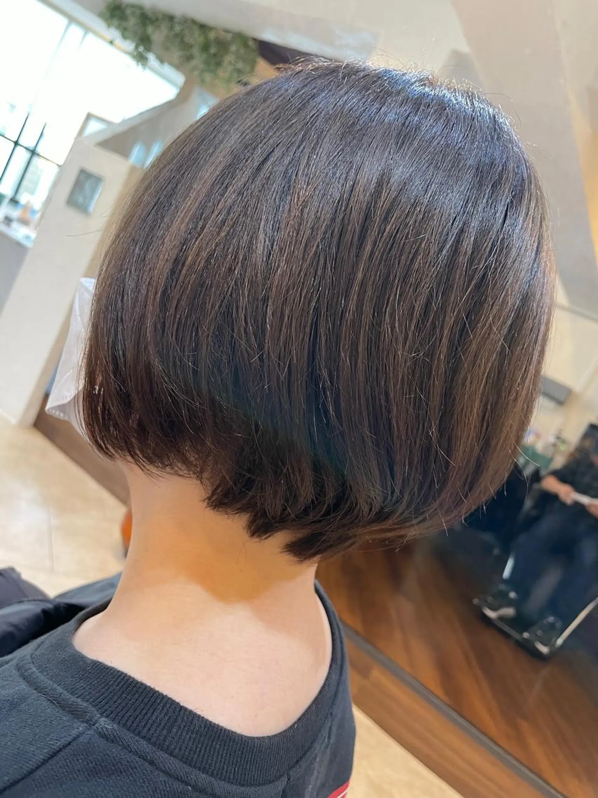 ショート カット ヘアカラー トリートメント 金子 しおりのヘアスタイル