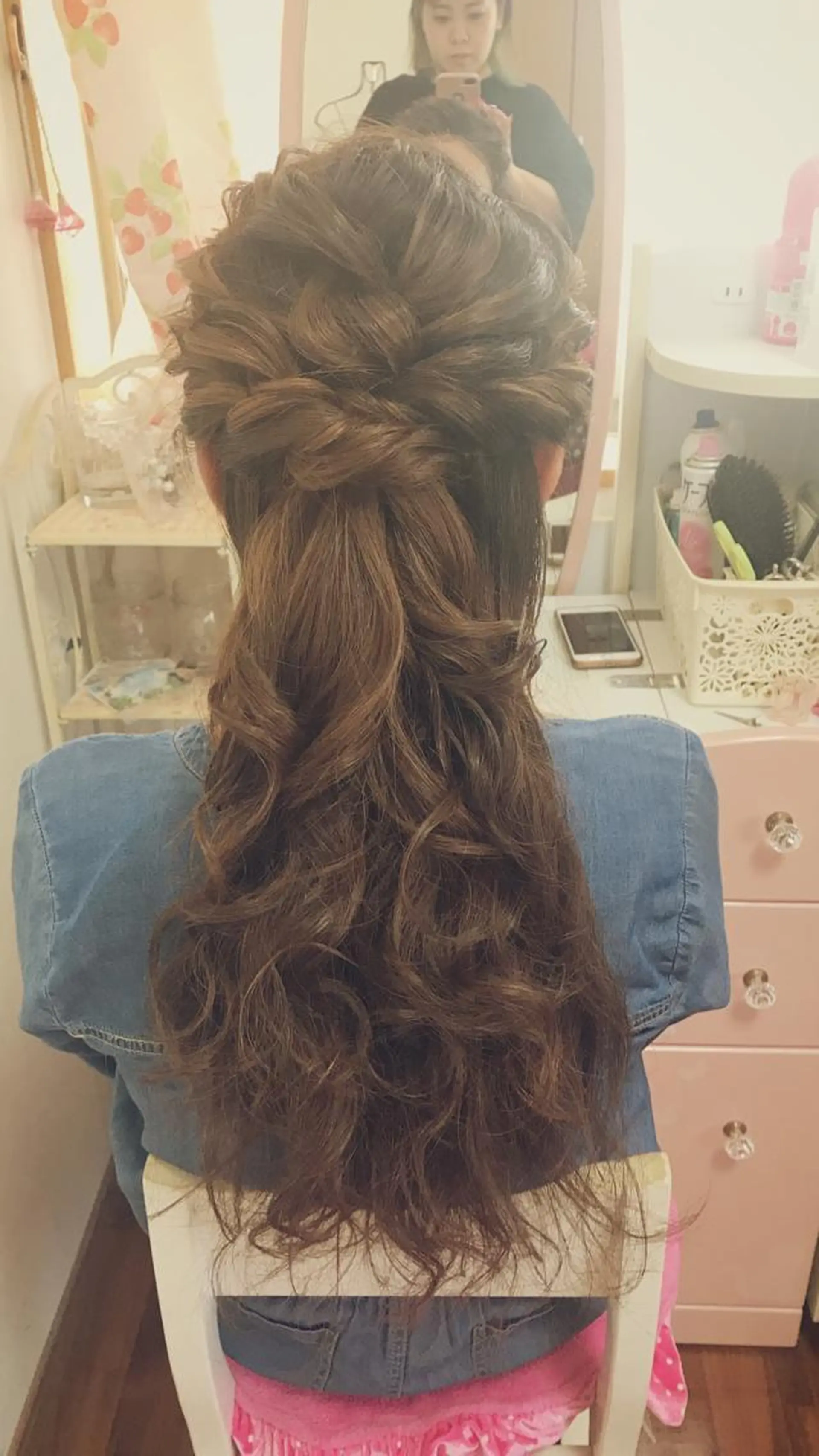 ロング ヘアアレンジ ハーフアップ ヘアセット Lovely Dollsの眉毛・アイブロウイメージ