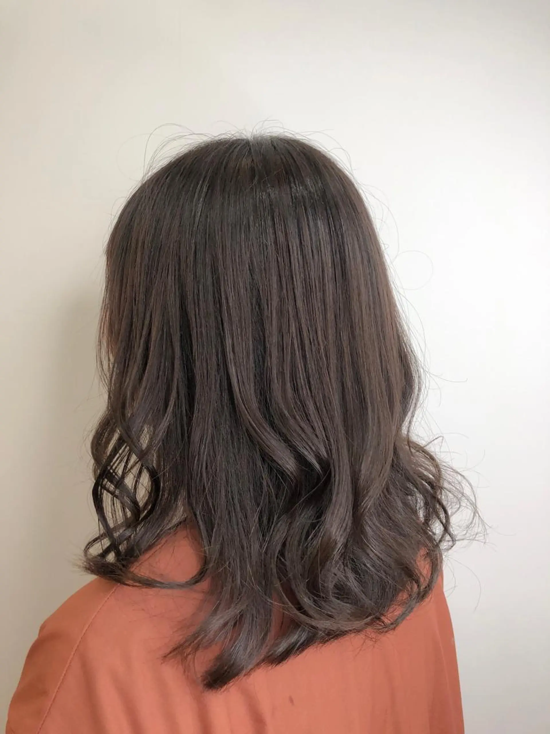 セミロング カラー グレージュ eclair.髪質改善&トリートメント所属・【艶髪、透明感】西村 有司のヘアスタイル