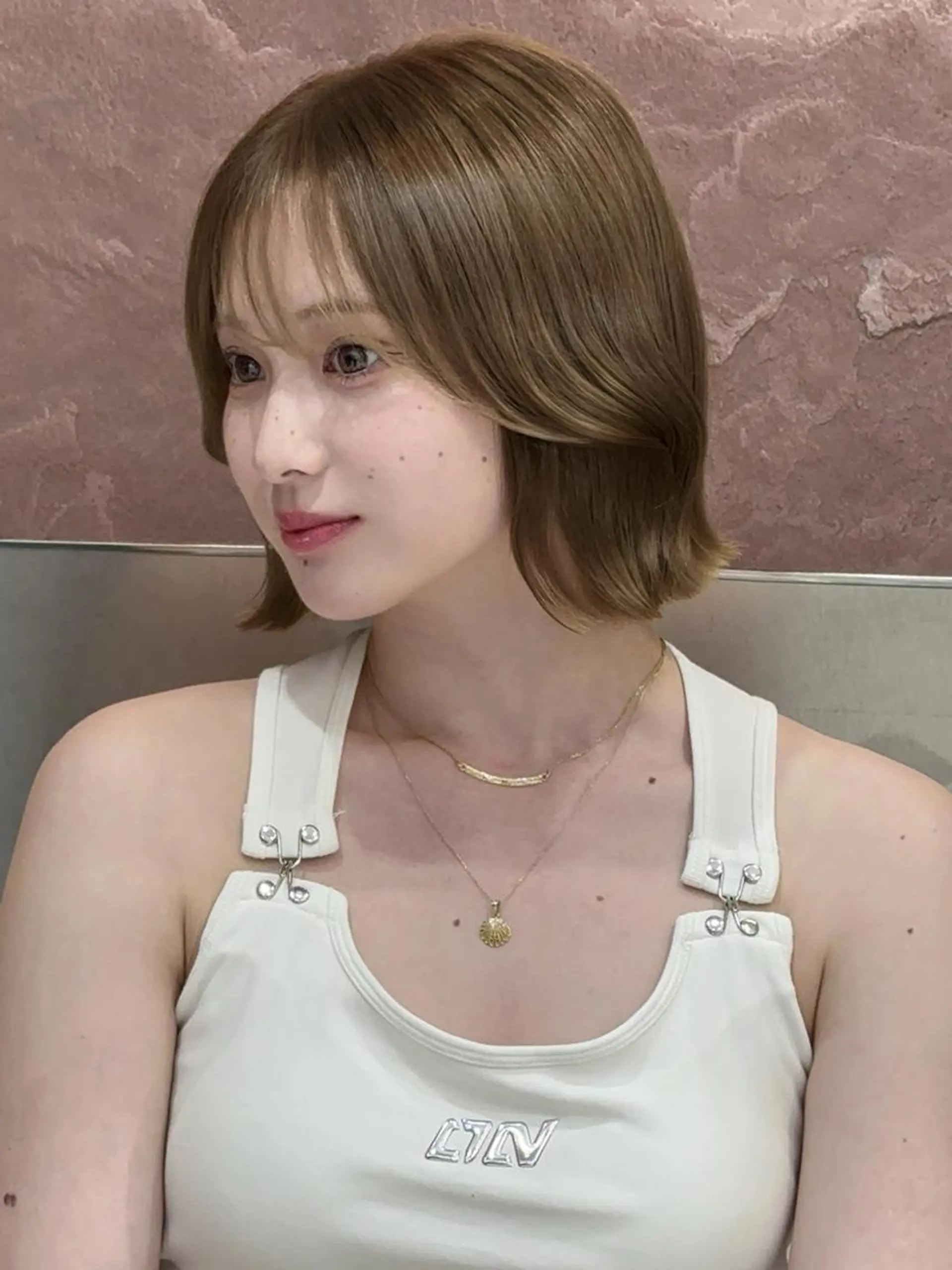 ミディアム カット 縮毛矯正 トリートメント ロンドガーネット /髪質改善/レイヤーのヘアスタイル