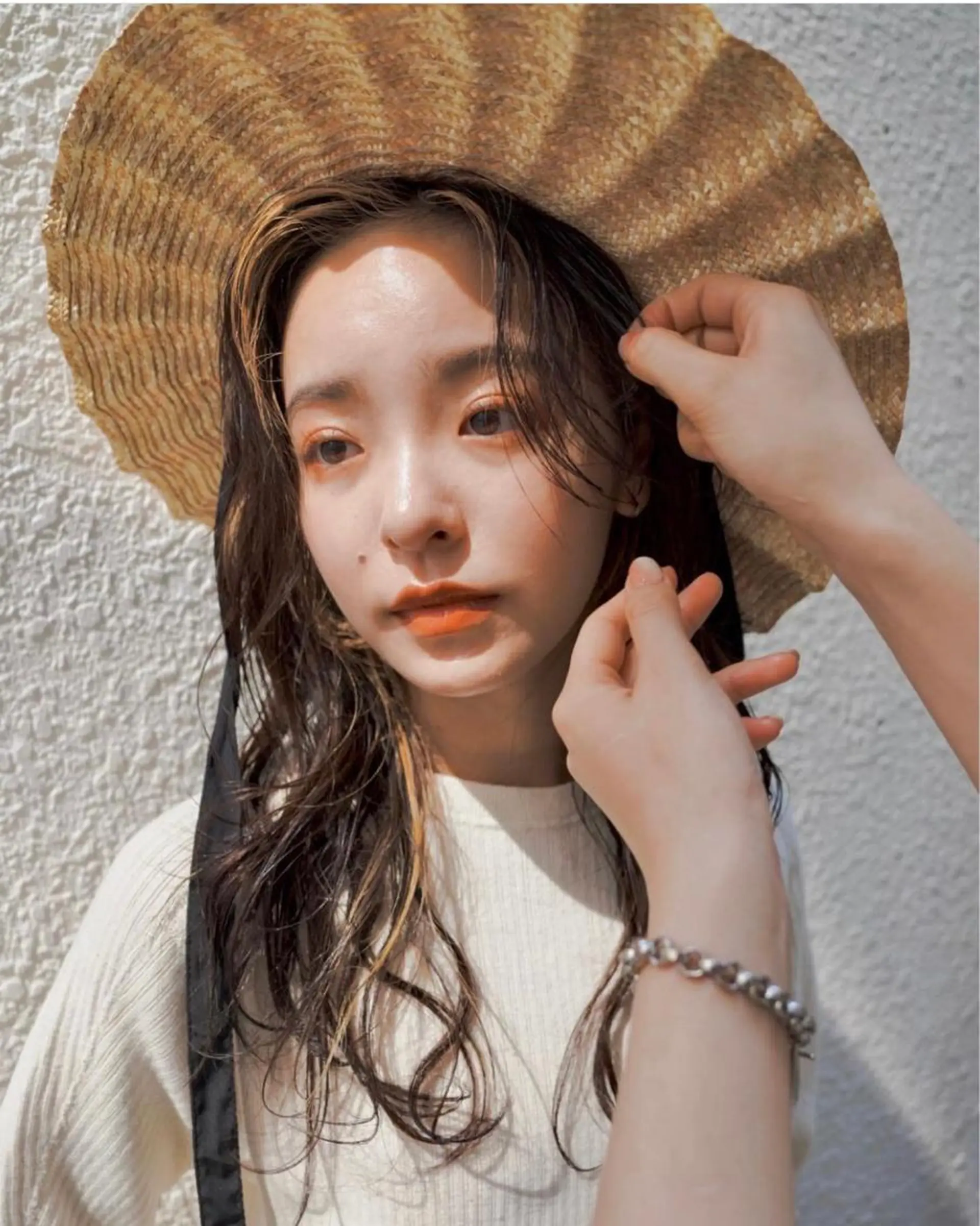 ミディアム カラー ミディアムパーマ バレイヤージュ ブリーチ ケアブリーチ デザインカラー カット ヘアカラー クロスパーマ× 透明感カラー✂︎のヘアスタイル