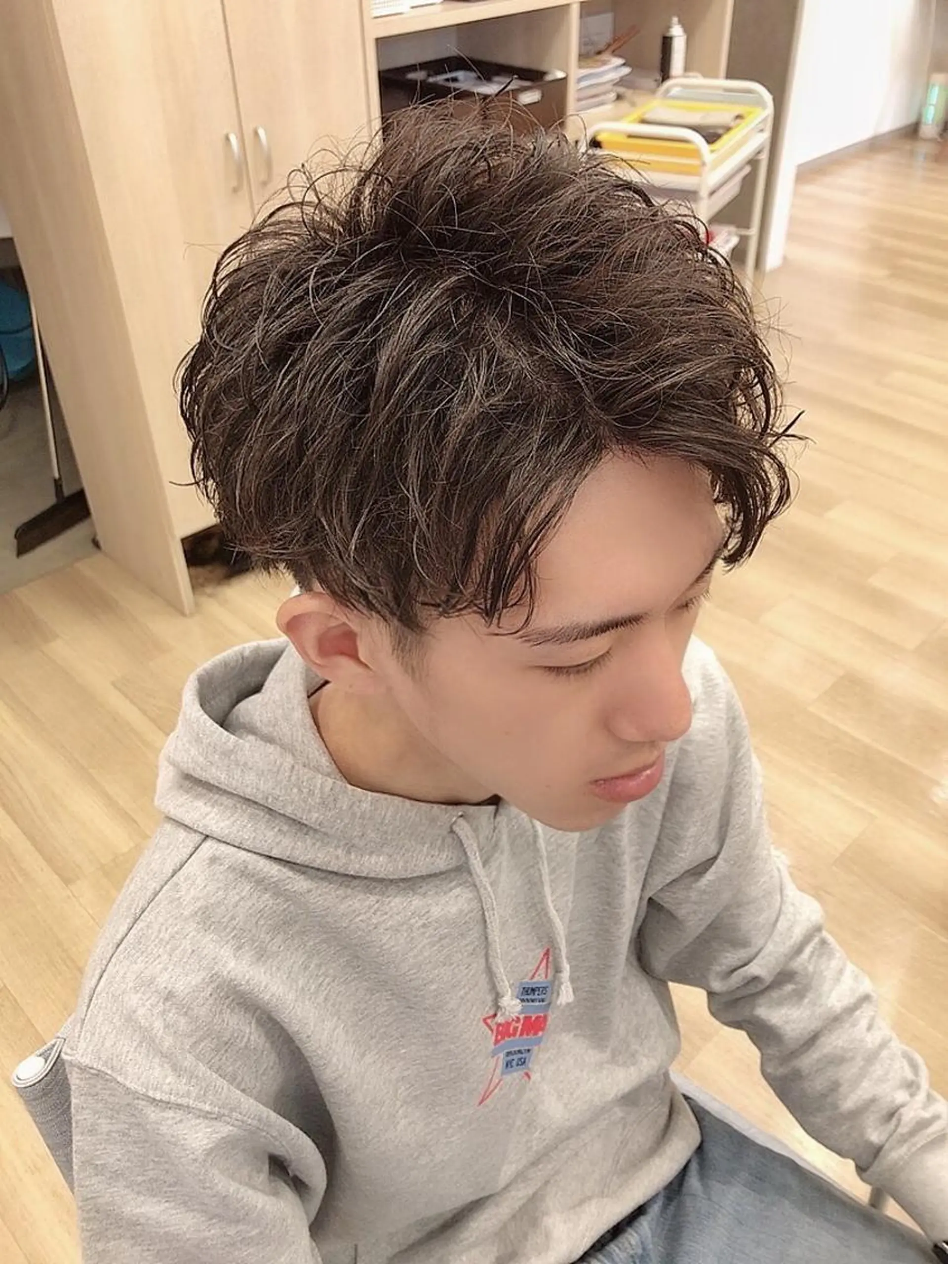 ミディアム ファミールヘア所属・メンズパーマ波巻き 🌳大森悠登🌳のヘアスタイル