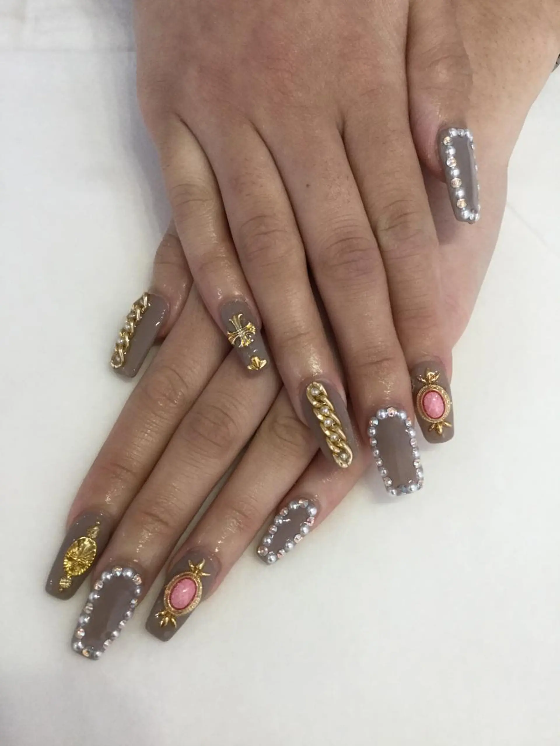 ネイル ハンドネイル 💎🐰 saki. m 🐰💎のネイルデザイン