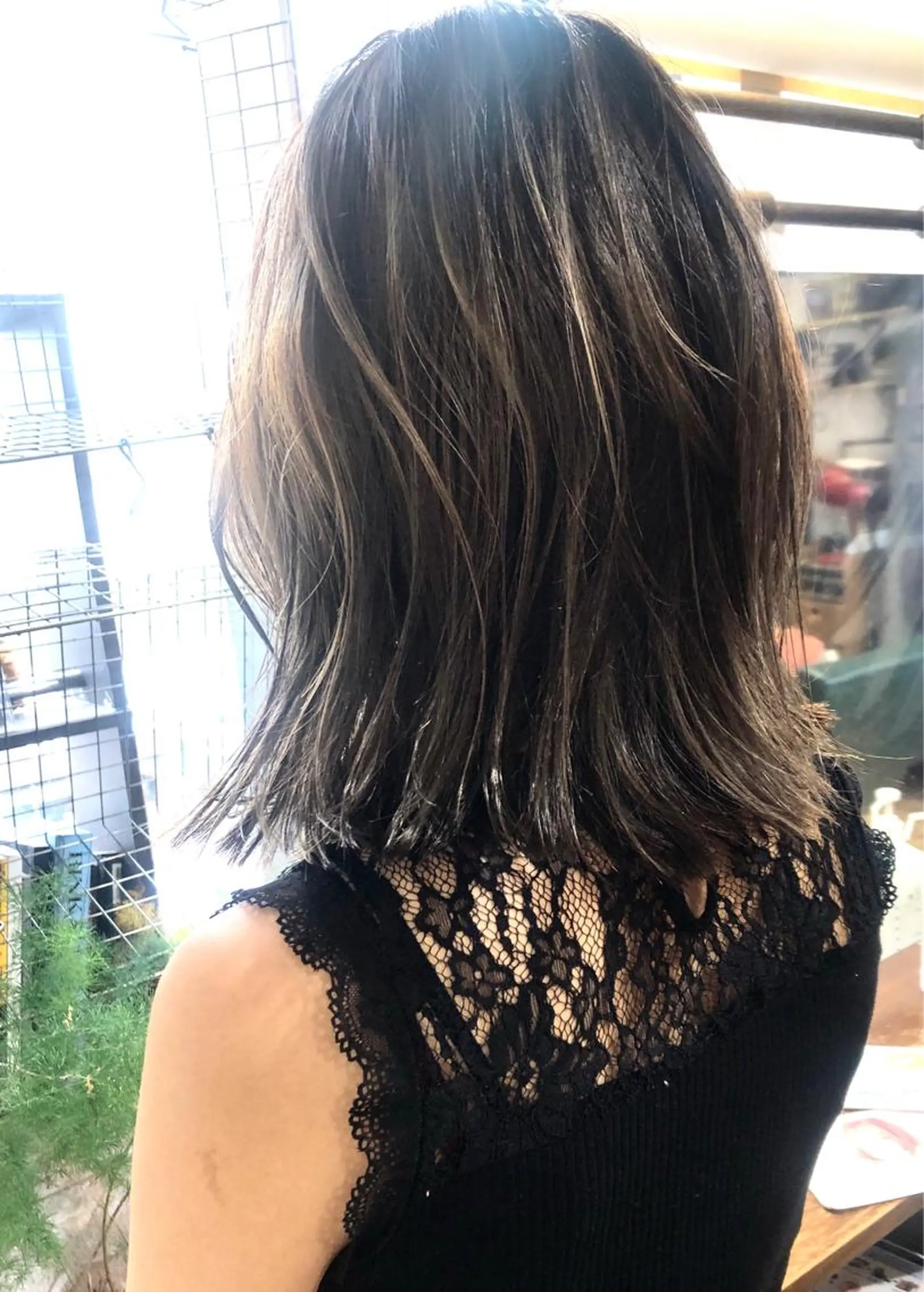 ミディアム カラー ハイライトカラー ハイライト ヘアカラー クオーレ hairのヘアスタイル