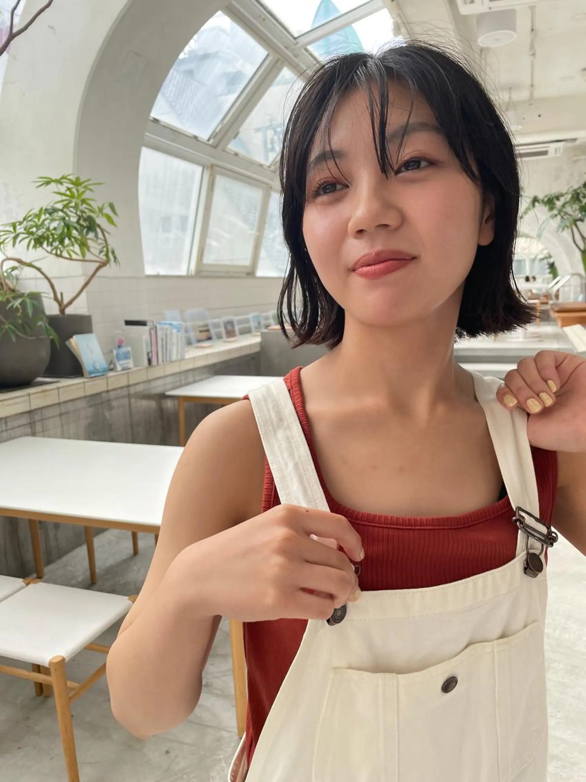 ミディアム カット さの あやねのヘアスタイル