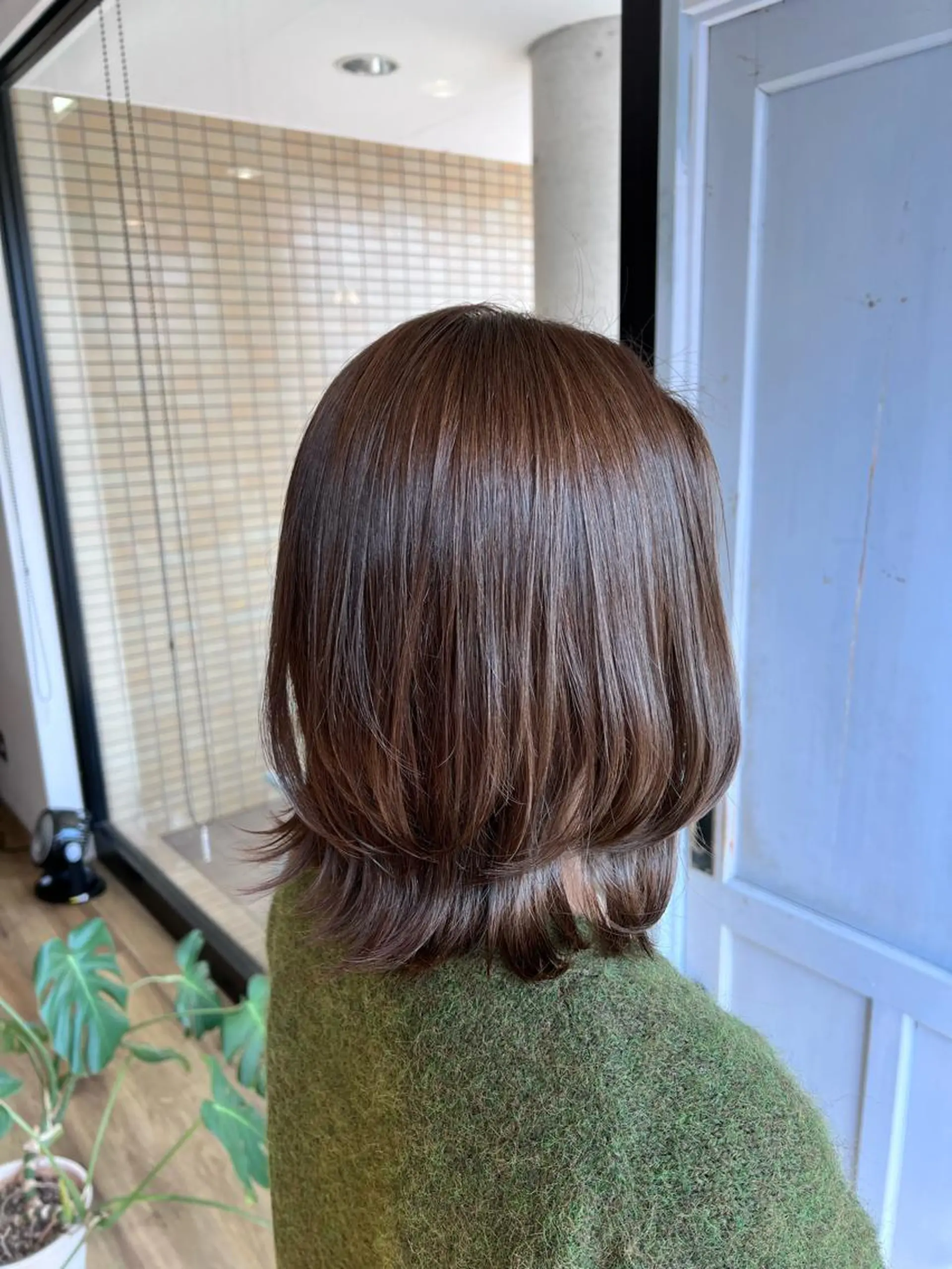 セミロング カラー ベージュカラー オリーブベージュ カット ヘアカラー トリートメント ツキダテ ユイのヘアスタイル