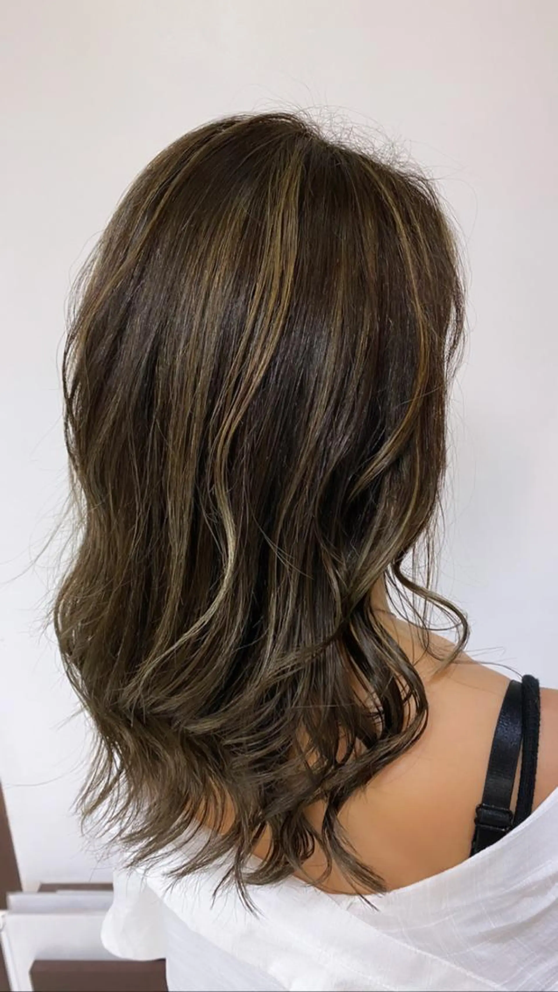 ロング カラー デザインカラー ハイライトカラー ハイライト 鈴木 明花のヘアスタイル