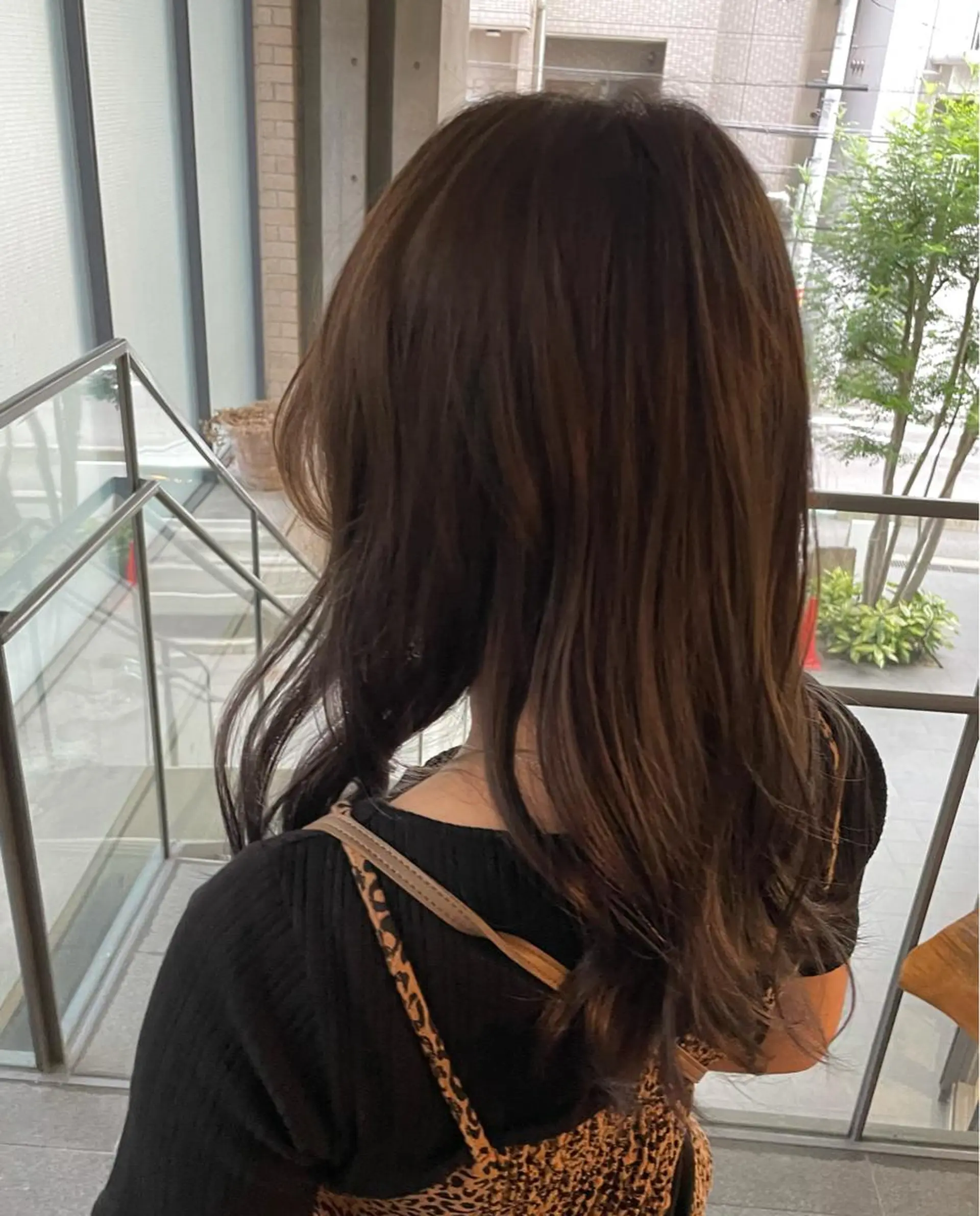 セミロング カラー アッシュ グラデーションカラー やすだ しおりのヘアスタイル