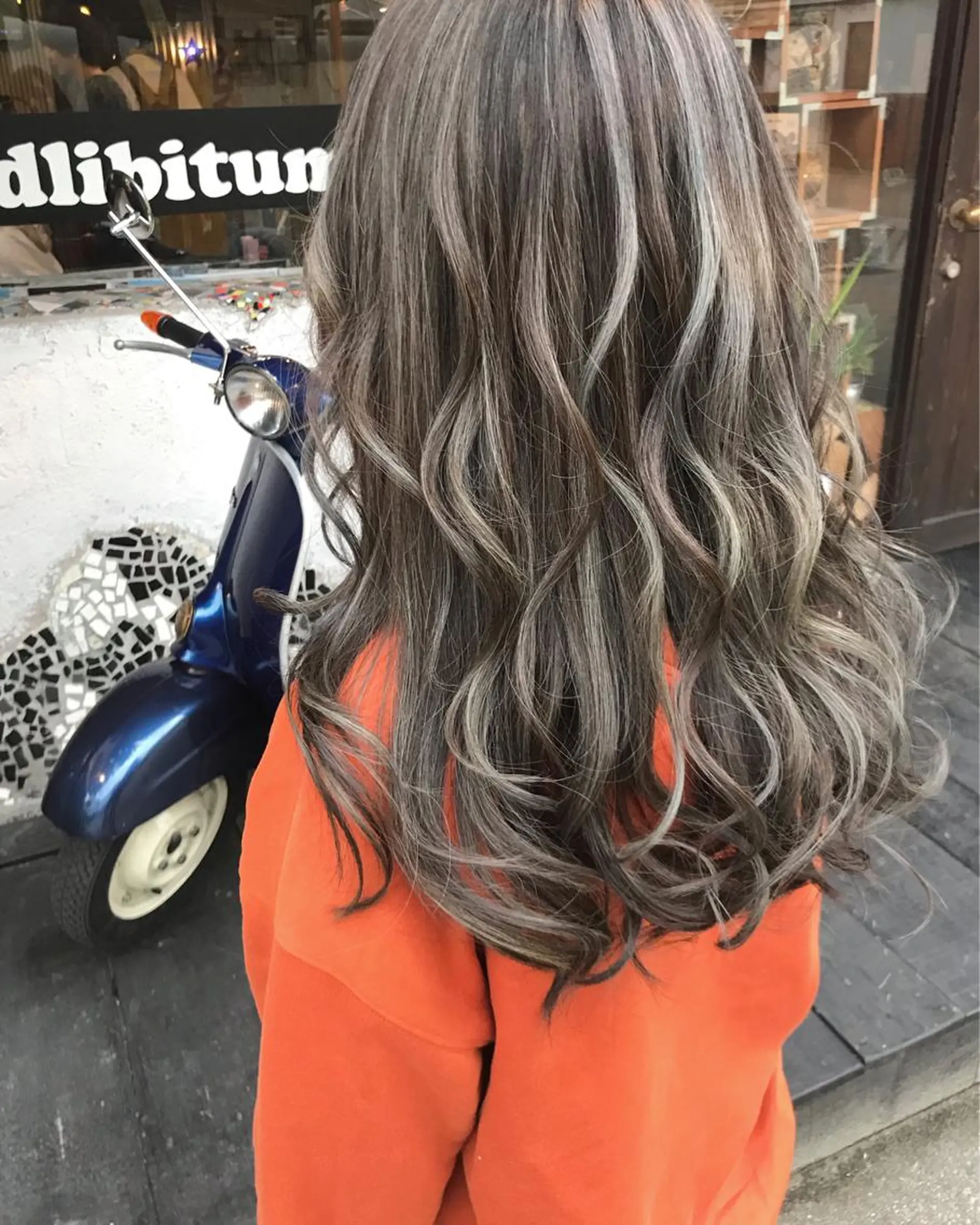 ロング カラー グレージュ ハイライトカラー ハイライト ヘアカラー トリートメント 玉木 育実のヘアスタイル