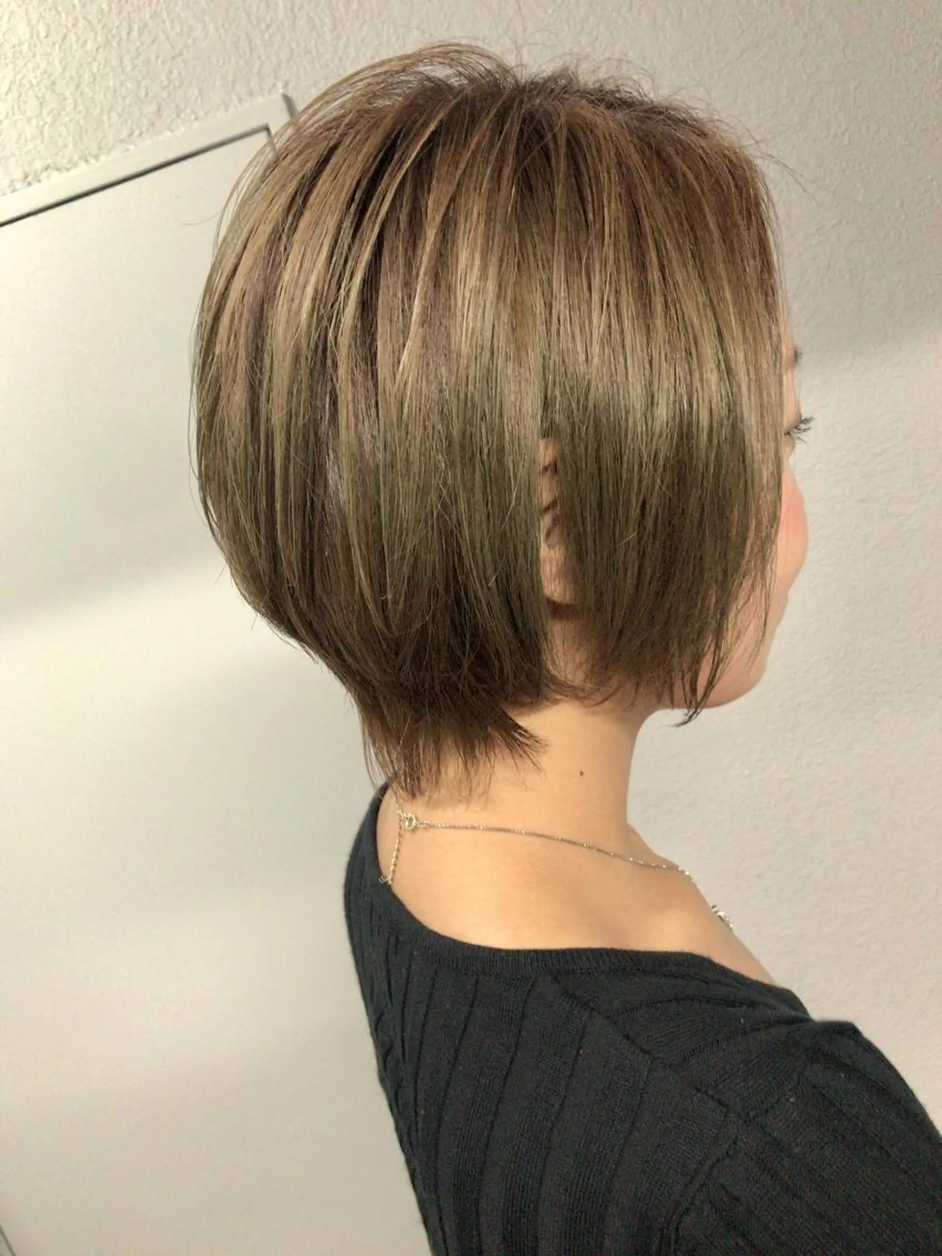 ショート カラー レイヤーカット匠 イソザキノリユキのヘアスタイル
