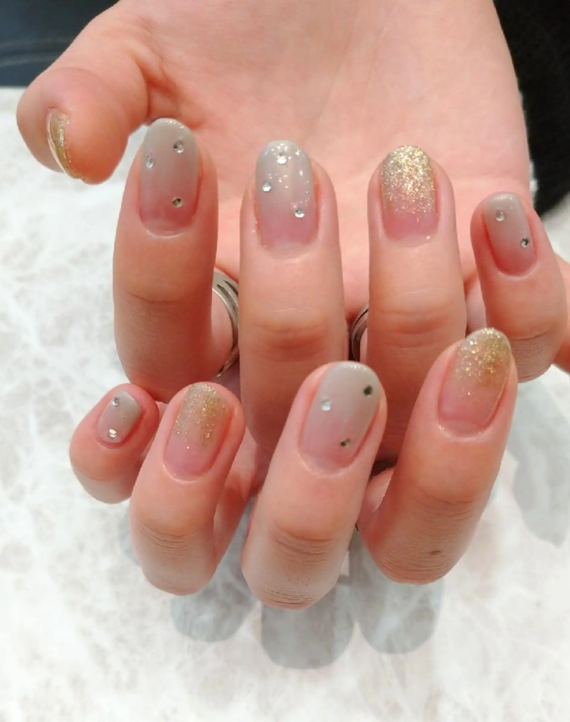 ネイル ジェルネイル ゴールド グラデーション 韓国ネイル ラメ(グリッター) ハンドネイル 會田 瑠衣のネイルデザイン
