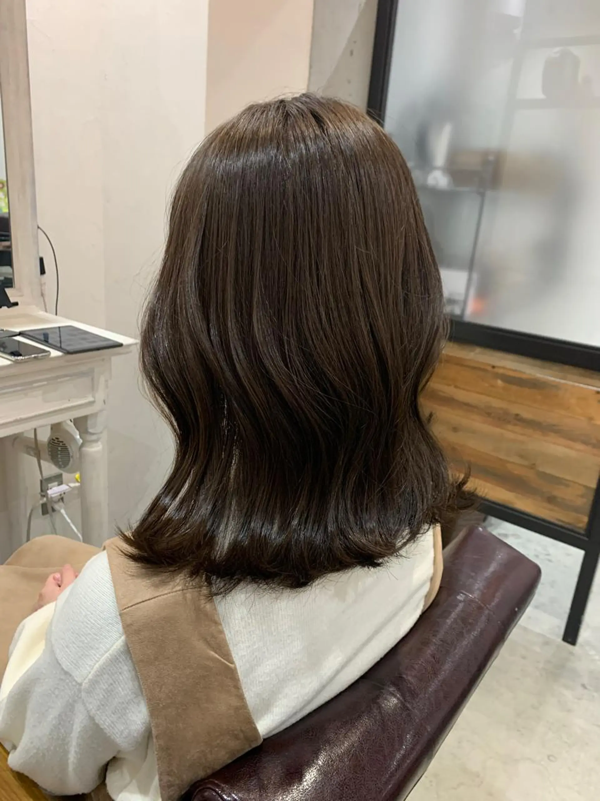 ミディアム カラー ヘアアレンジ ヘアカラー トリートメント kei/透明感カラー /ベージュ/髪質改善のヘアスタイル