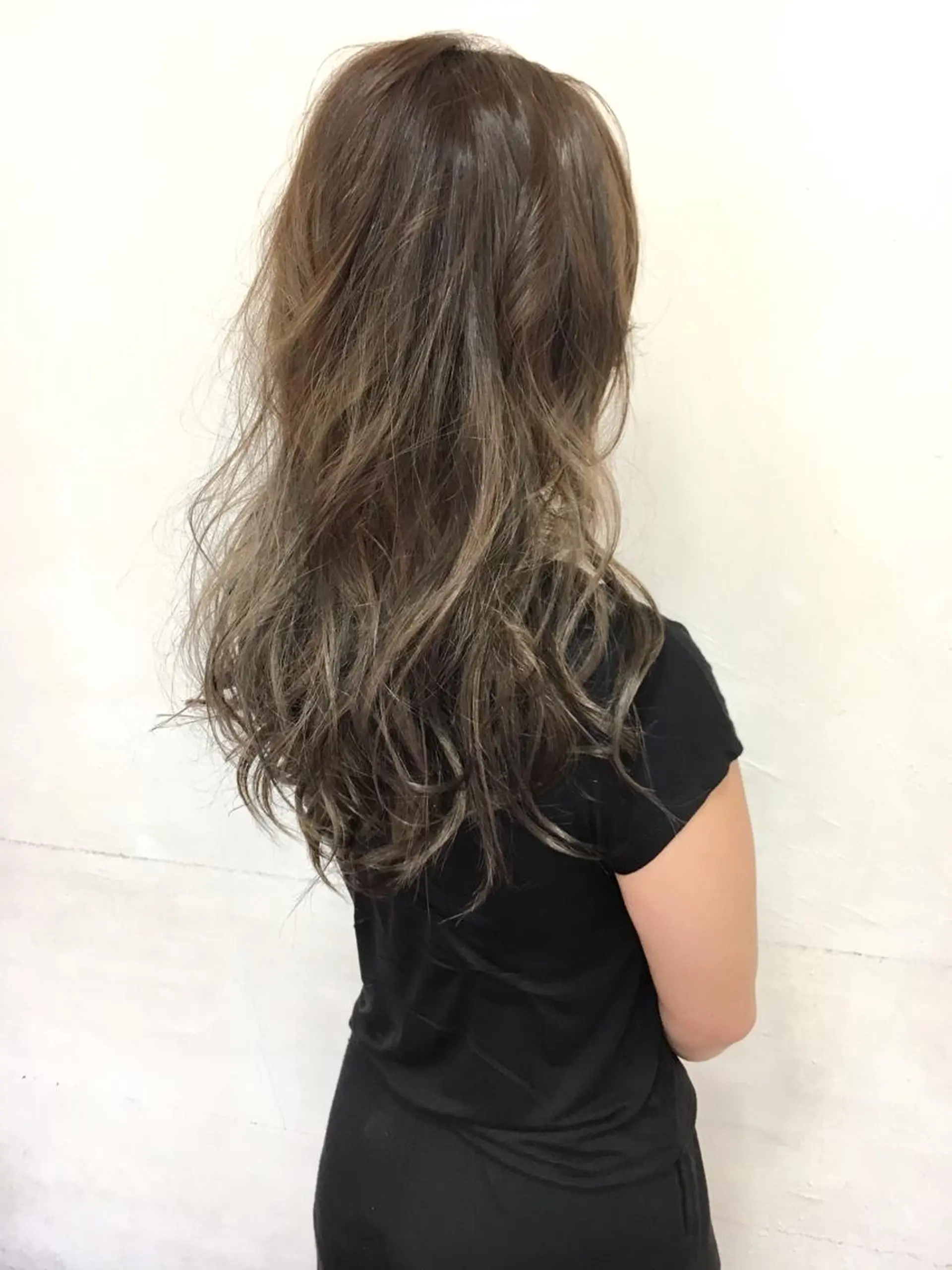 セミロング カラー ベージュカラー グラデーションカラー ヘアカラー GLAD 萩原のヘアスタイル