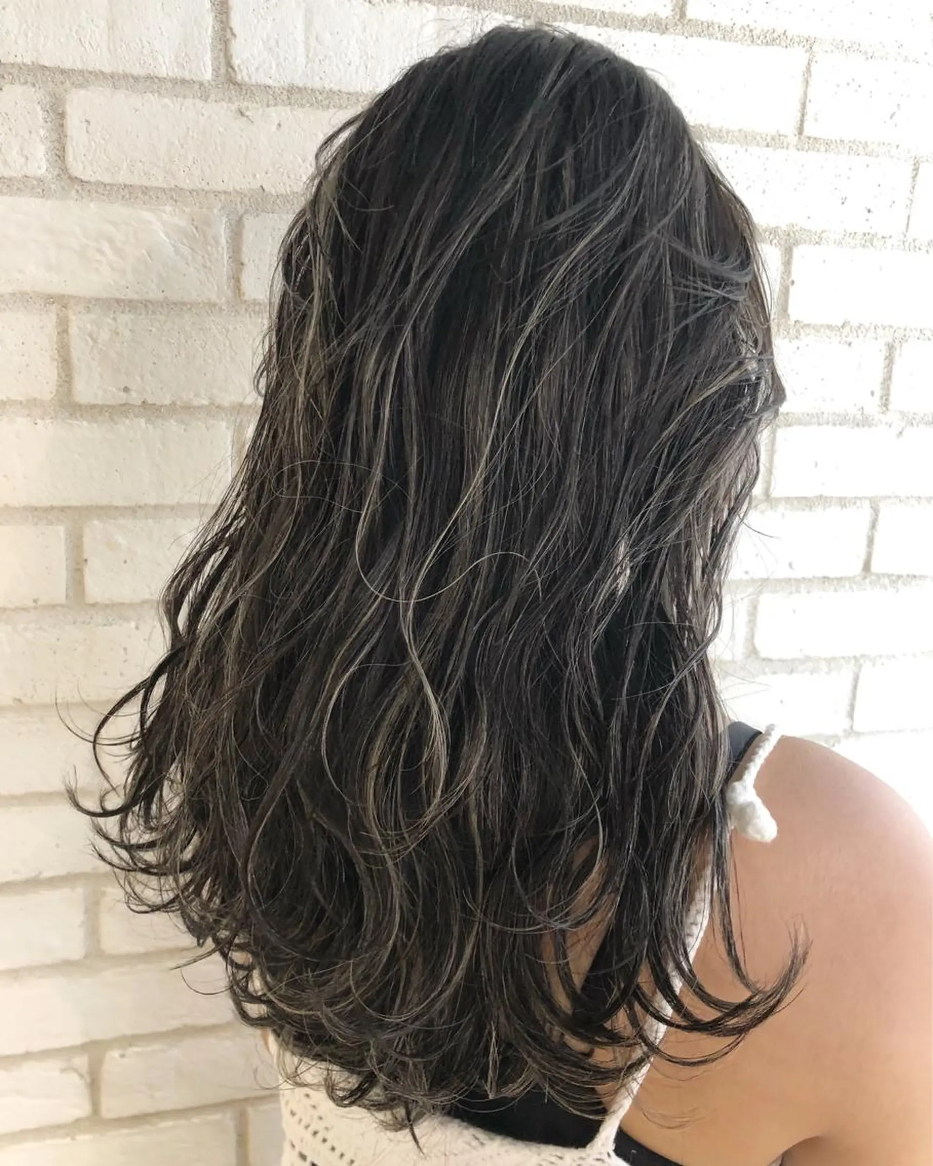 セミロング カラー ハイライトカラー ハイライト she2.shinjuku所属・takumi Hのヘアスタイル