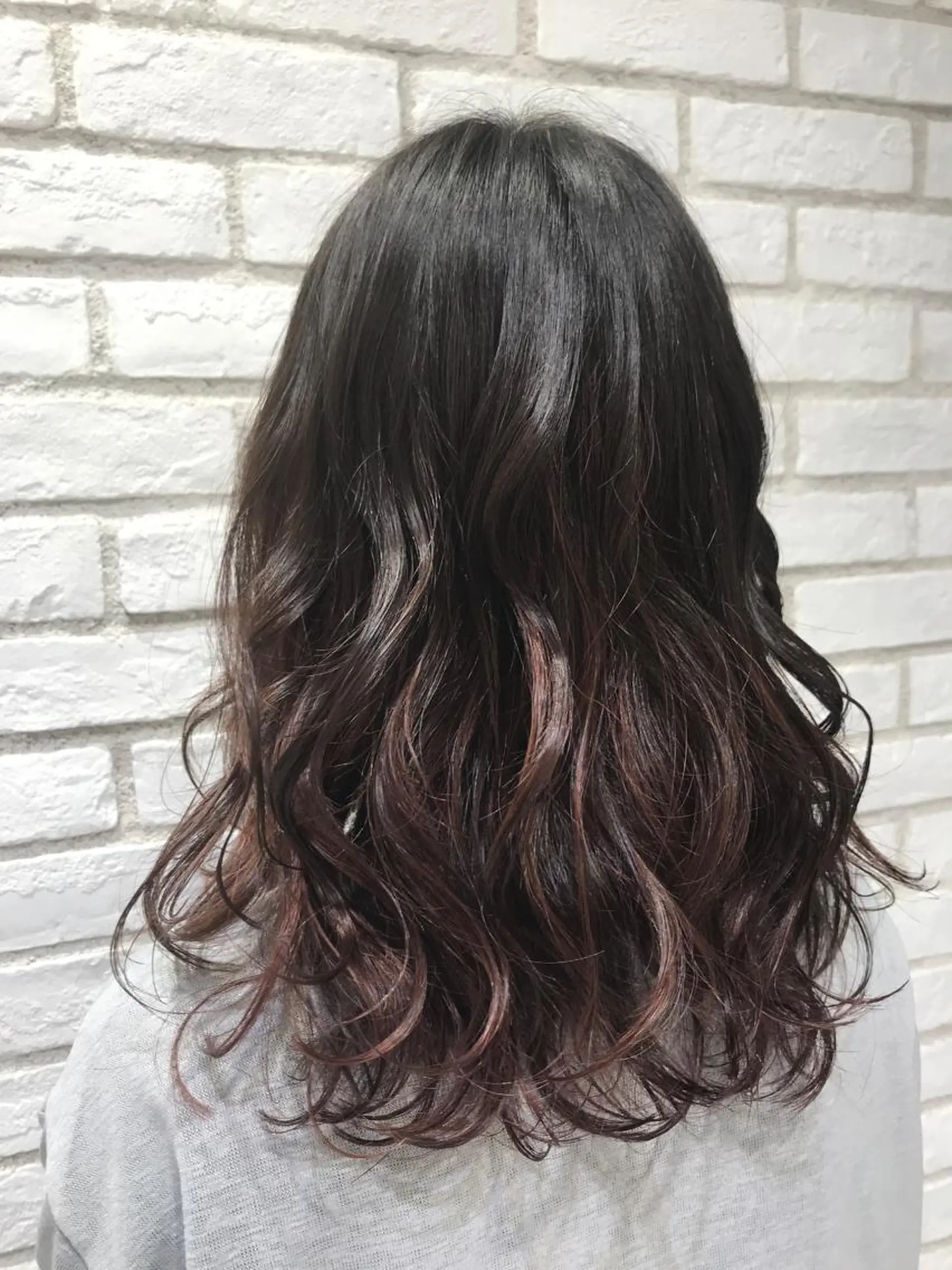 ミディアム カラー ボルドーカラー グラデーションカラー ハイライトカラー パープルカラー ハイライト Ash 戸田公園店のヘアスタイル