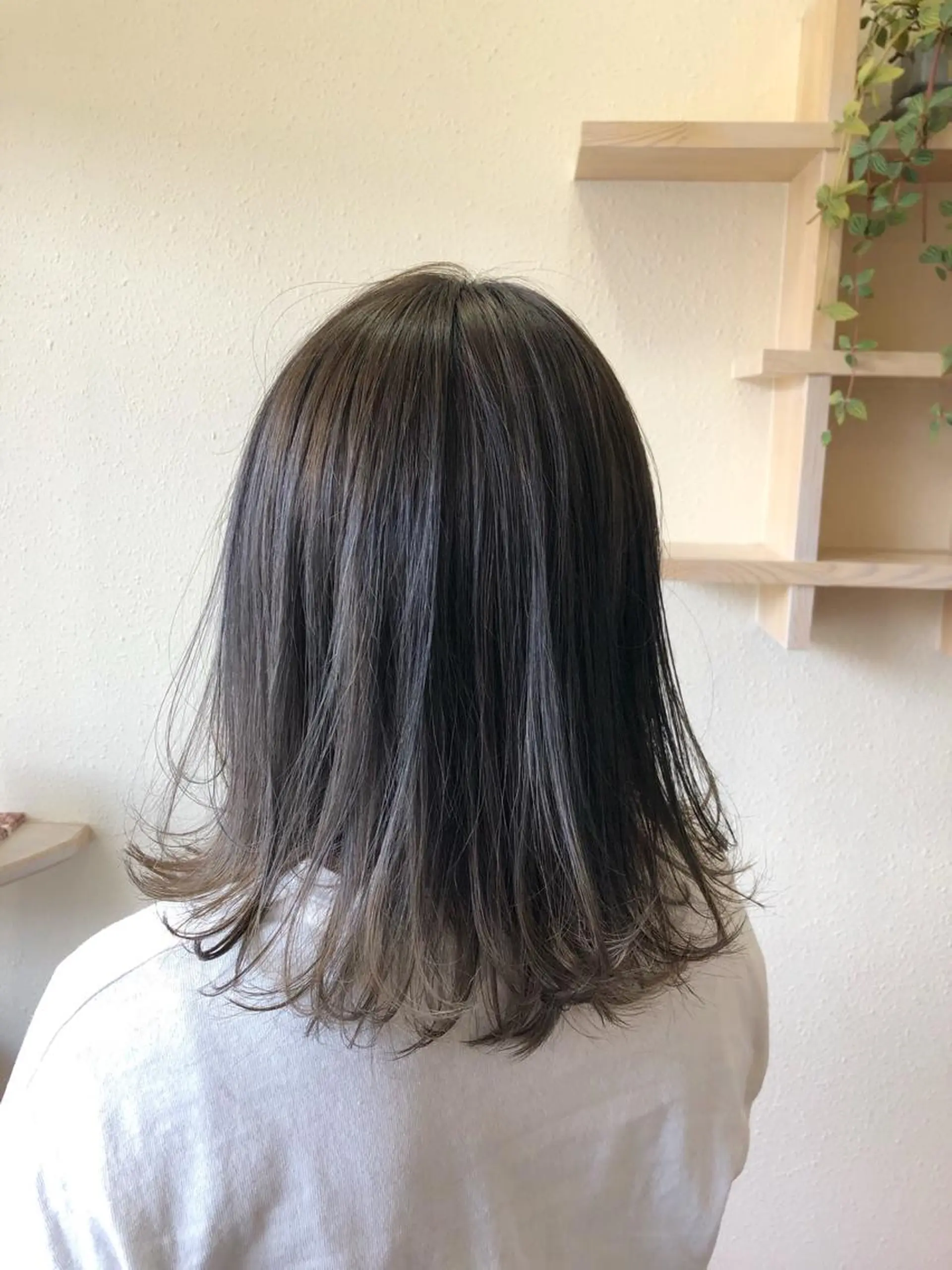 ミディアム アッシュ coeur所属・中川 茜里のヘアスタイル