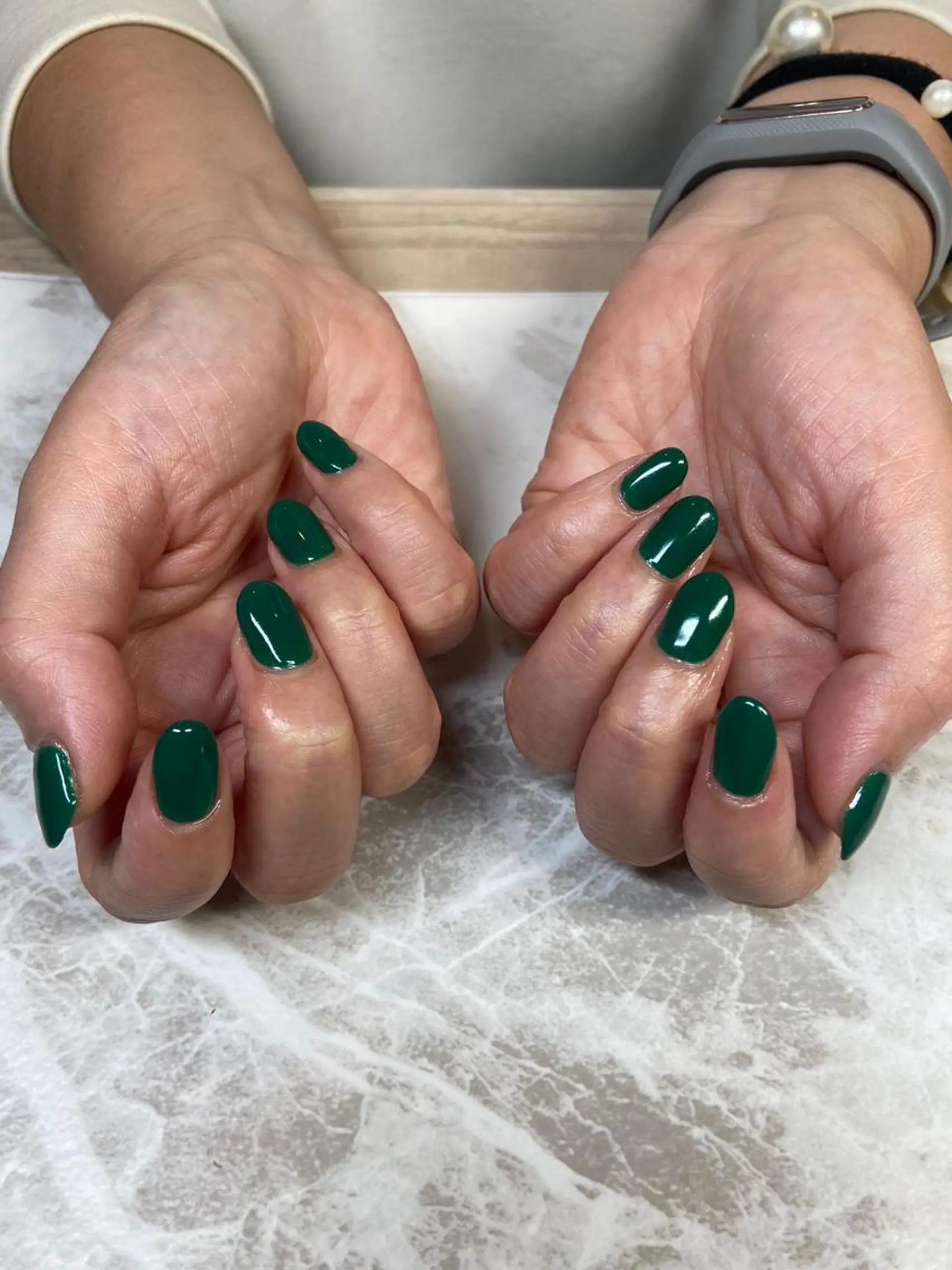 ミディアム ネイル グリーン ワンカラーネイル ハンドネイル ネイルサロン ステラのネイルデザイン