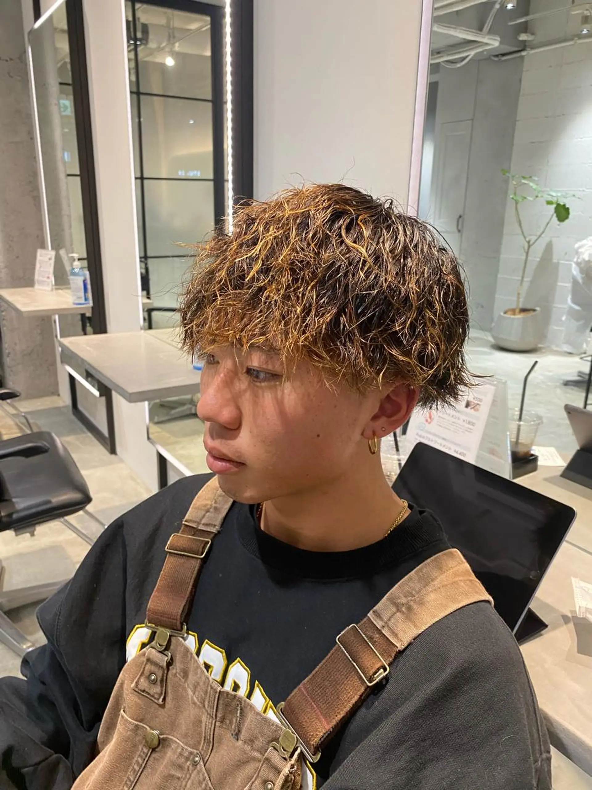 カラー パーマ メンズ メンズハイライト メンズパーマ メンズツイストパーマ ハイライトカラー ツイストパーマ カット ヘアカラー パーマ トリートメント 髪質改善/縮毛矯正 レイヤー/松川匠のヘアスタイル