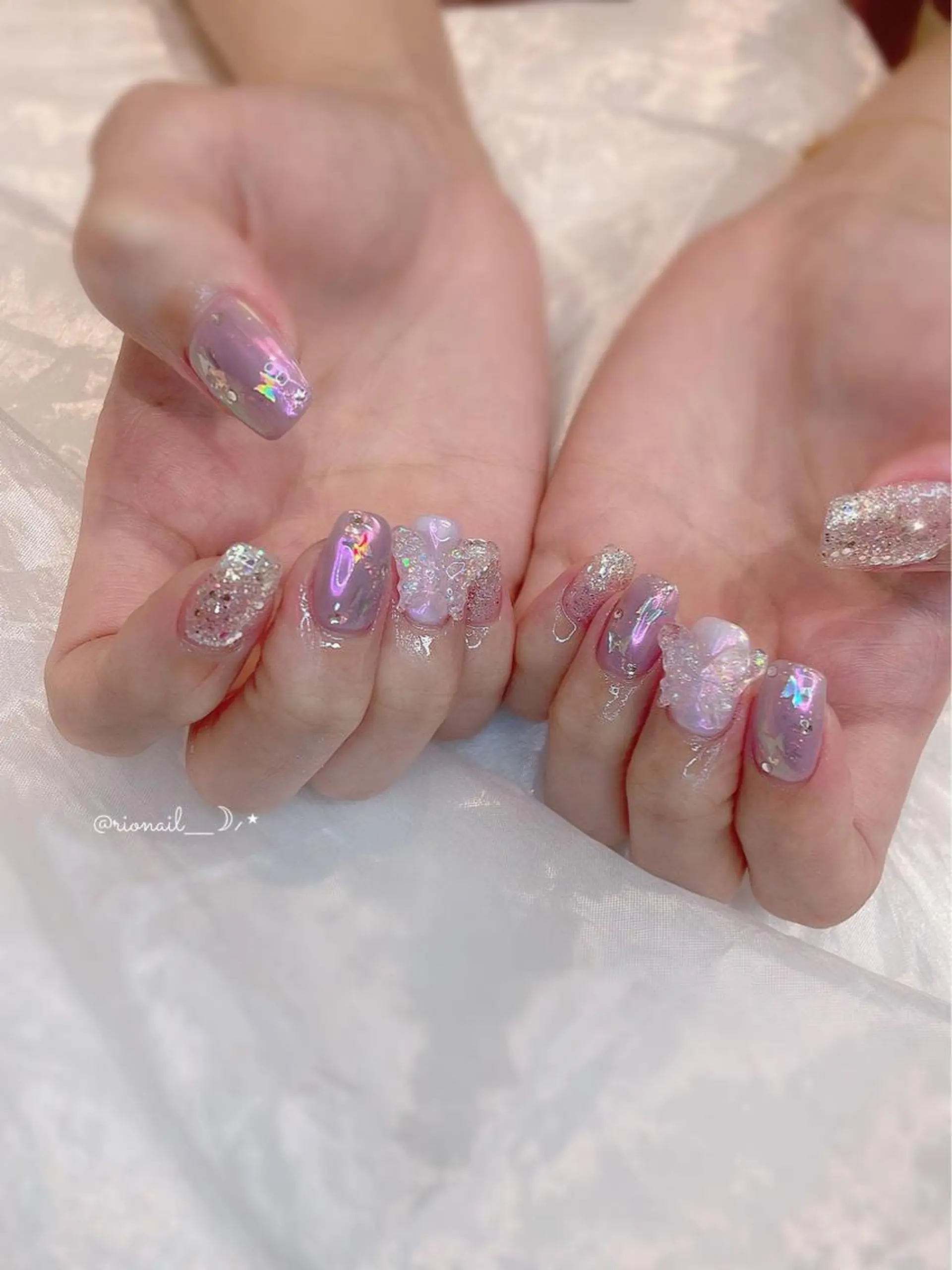 ネイル ハンドネイル 𝘙𝘪𝘰𝘯𝘢 ...🕯🤍のネイルデザイン