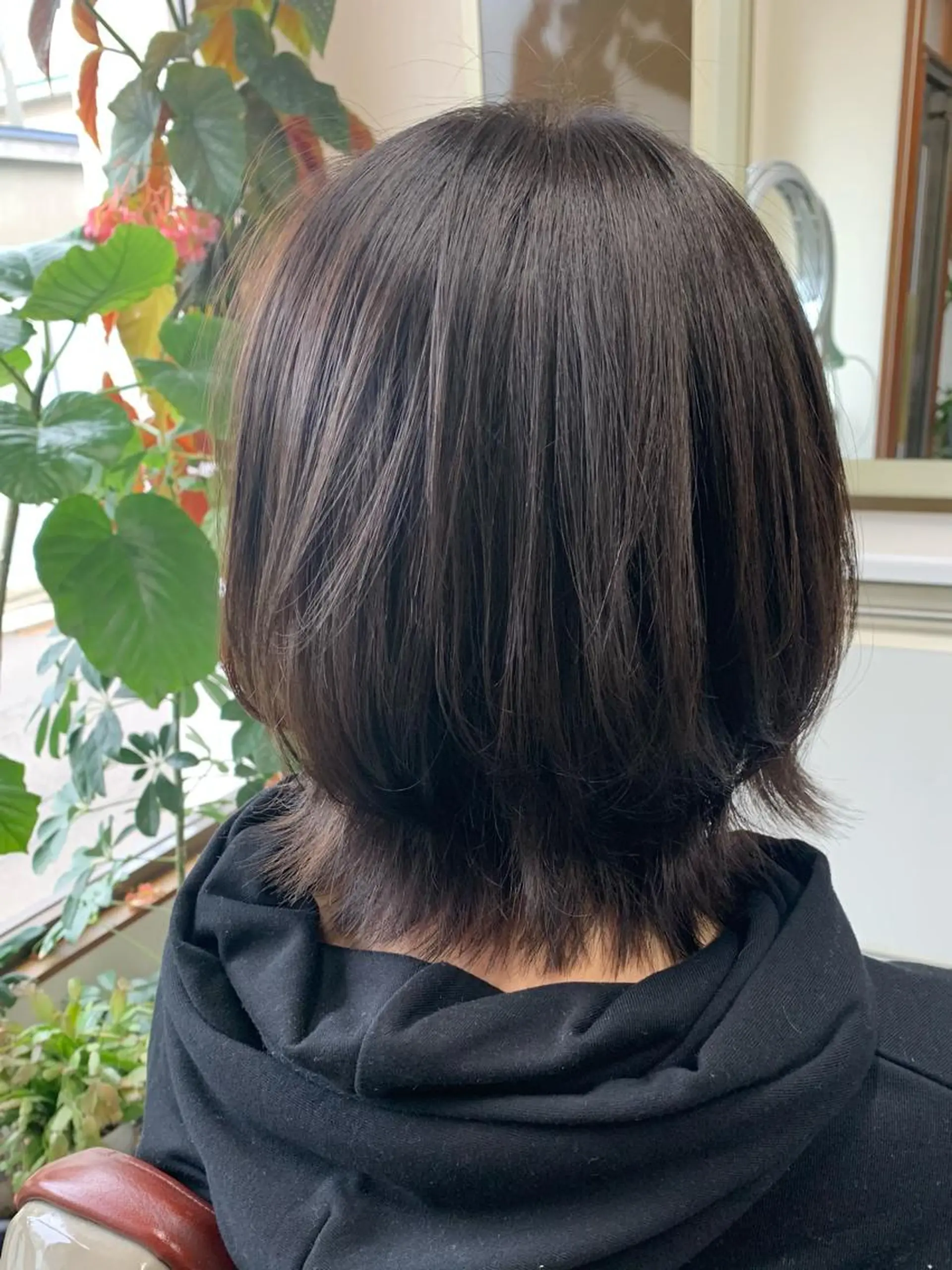 ミディアム カラー アッシュ トリートメント カット ヘアカラー トリートメント ストウ ナナエのヘアスタイル