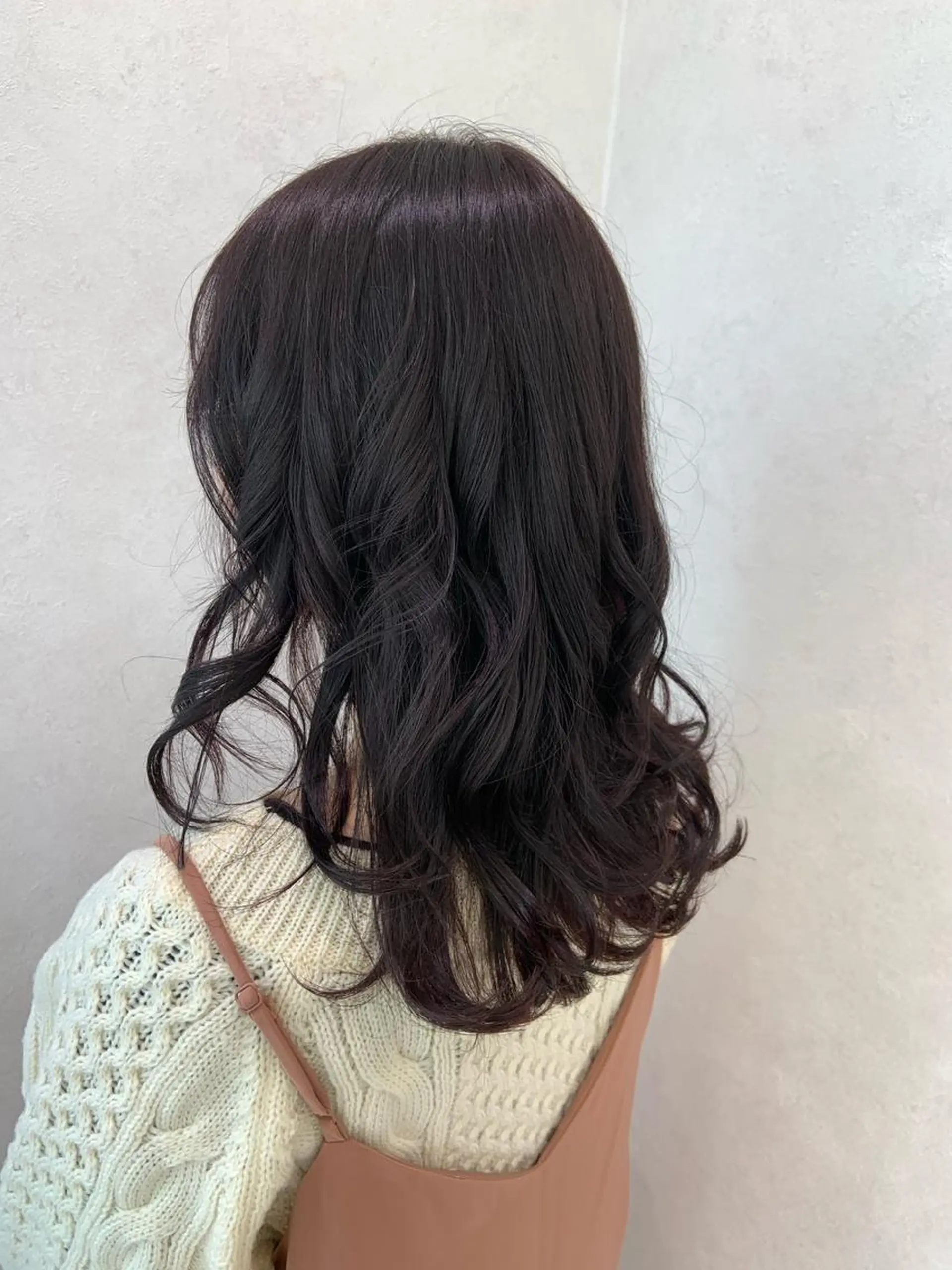 セミロング カラー パーマ ヘアアレンジ ピンクカラー ハイトーンカラー🤍 山下 優華のヘアスタイル