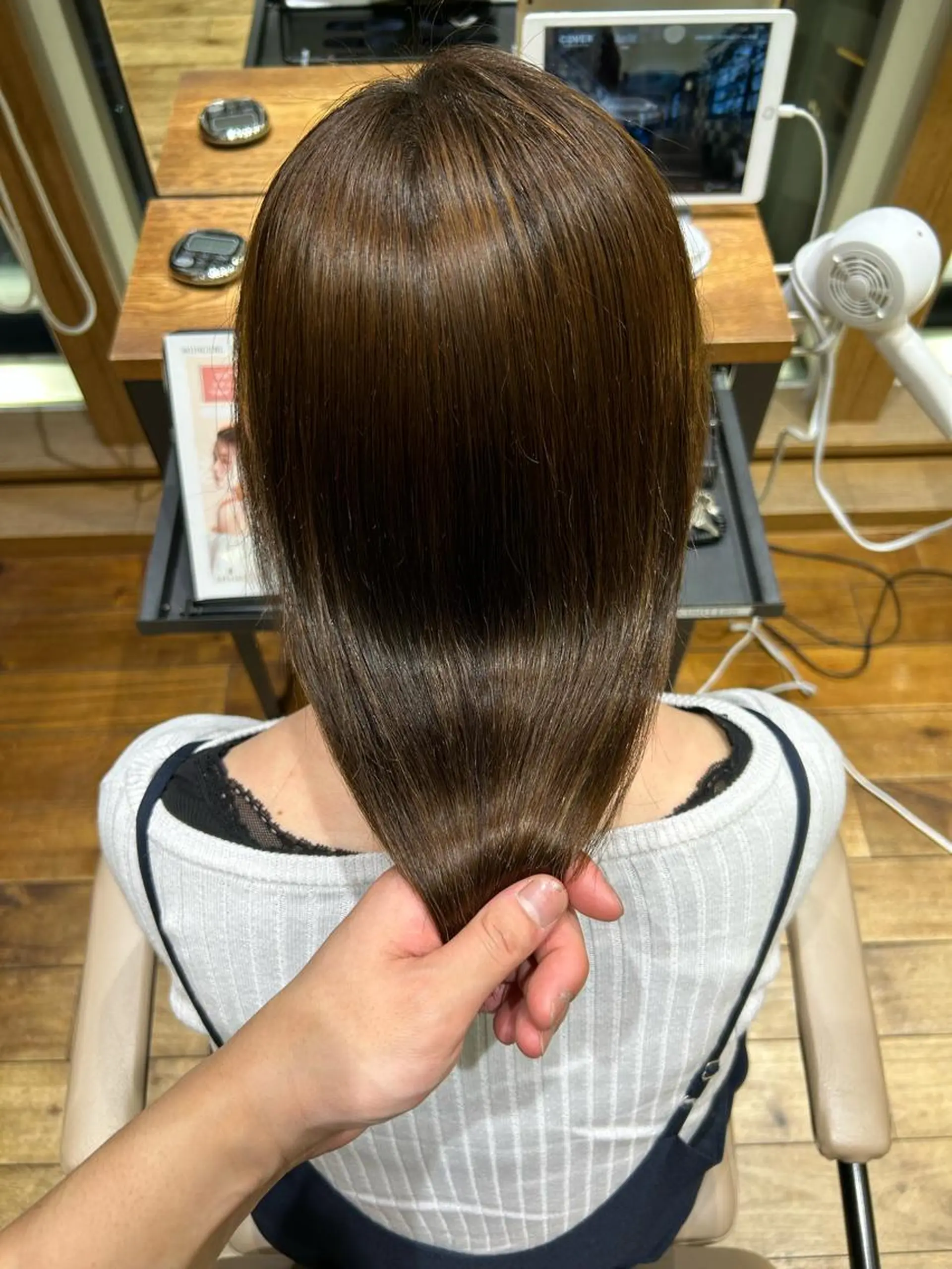 ミディアム カラー パーマ ブリーチ ケアブリーチ ダブルカラー イヤリングカラー ハイライトカラー カット 縮毛矯正 トリートメント 新宿✨顔周りカット 韓国ヘア/坂本亜裟海のヘアスタイル