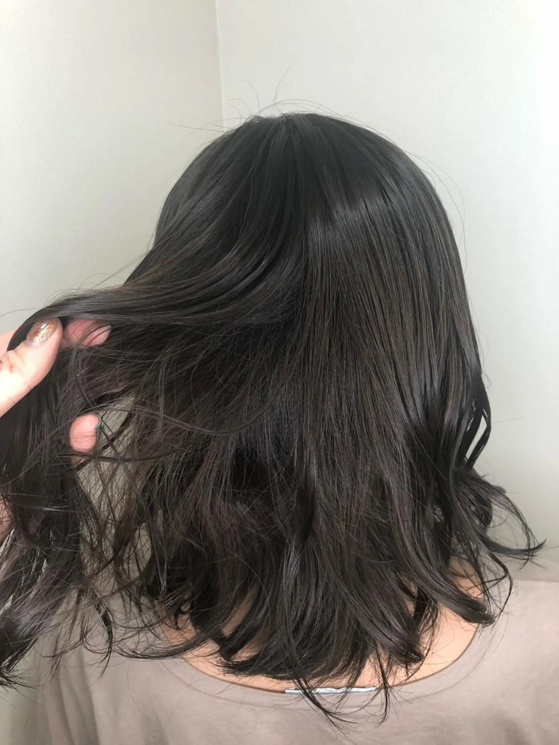 セミロング カラー ウルフカット／吉村 桃子のヘアスタイル