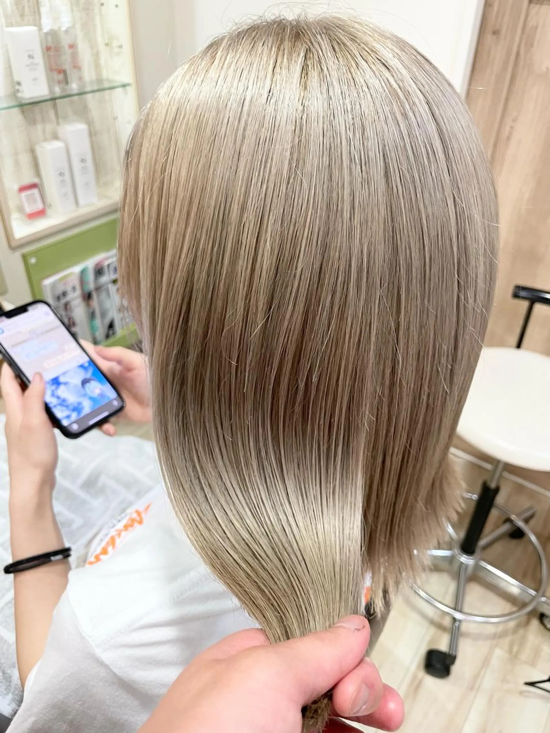 ミディアム カラー 🌈派手髪ハイトーン 🌈鈴木亮太🌈のヘアスタイル