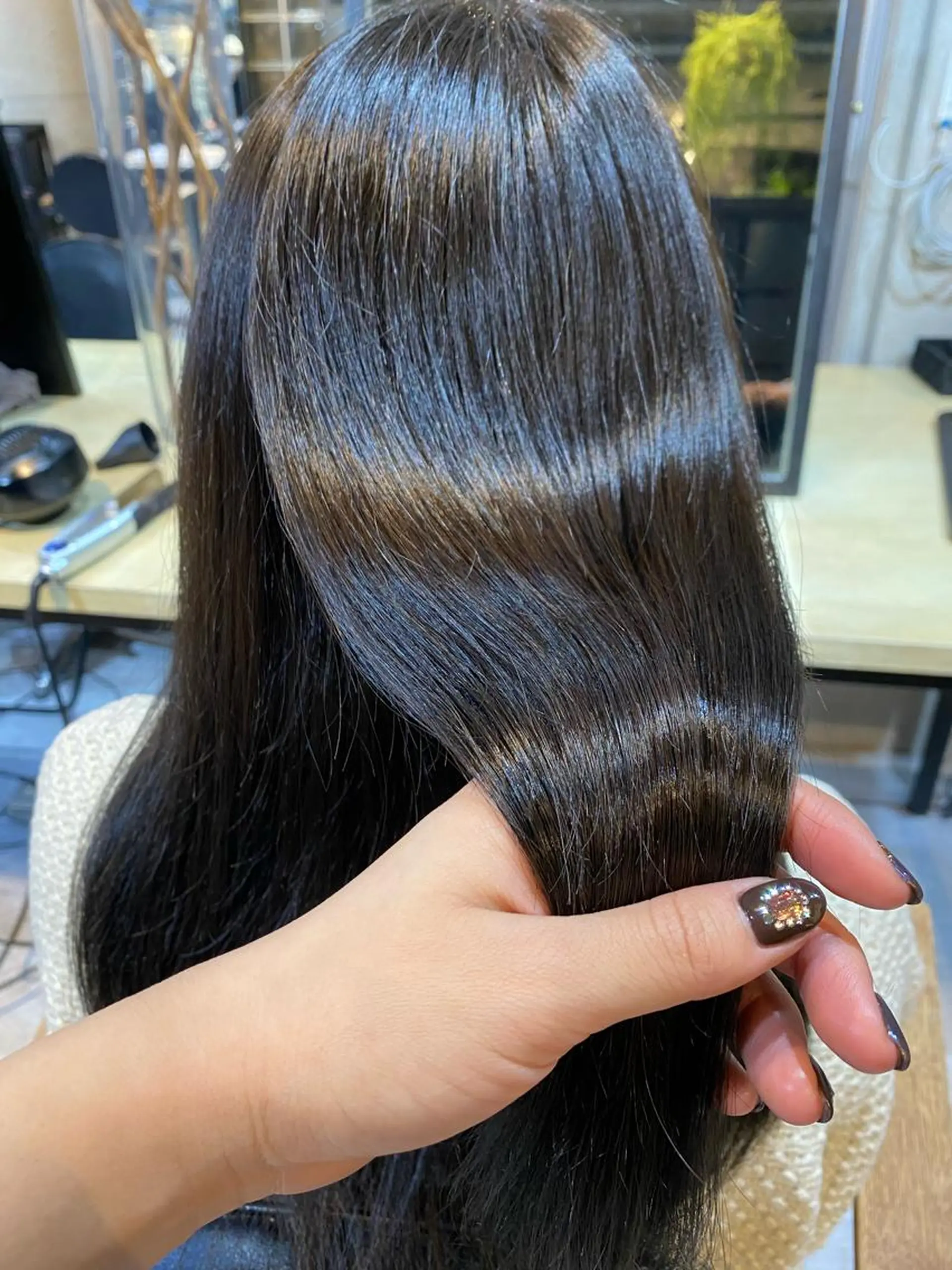 セミロング 大橋 美咲のヘアスタイル