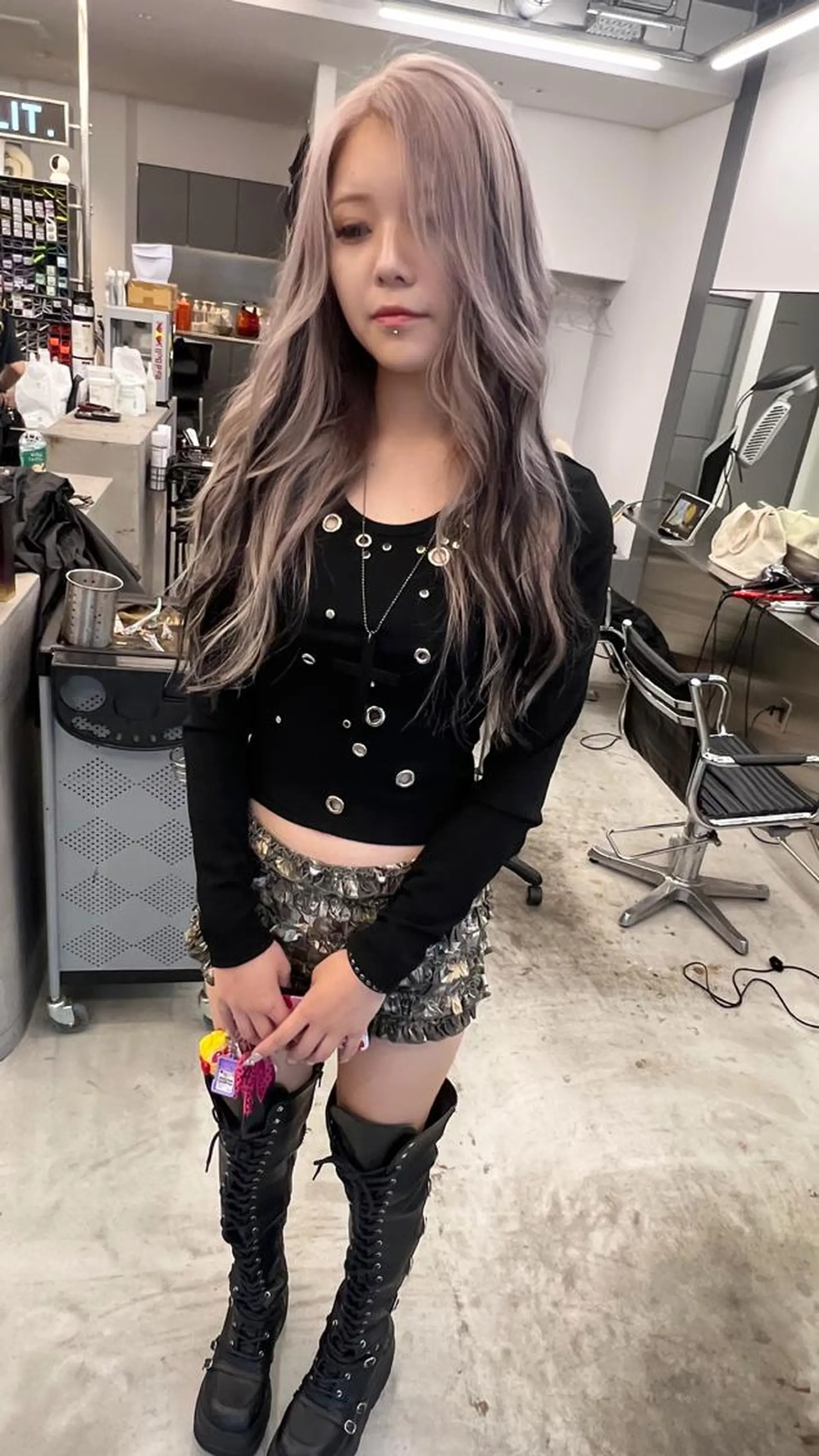 ロング カラー バレイヤージュ ブリーチ ハイトーンカラー インナーカラー ブリーチなしカラー LIT. フリー予約のヘアスタイル