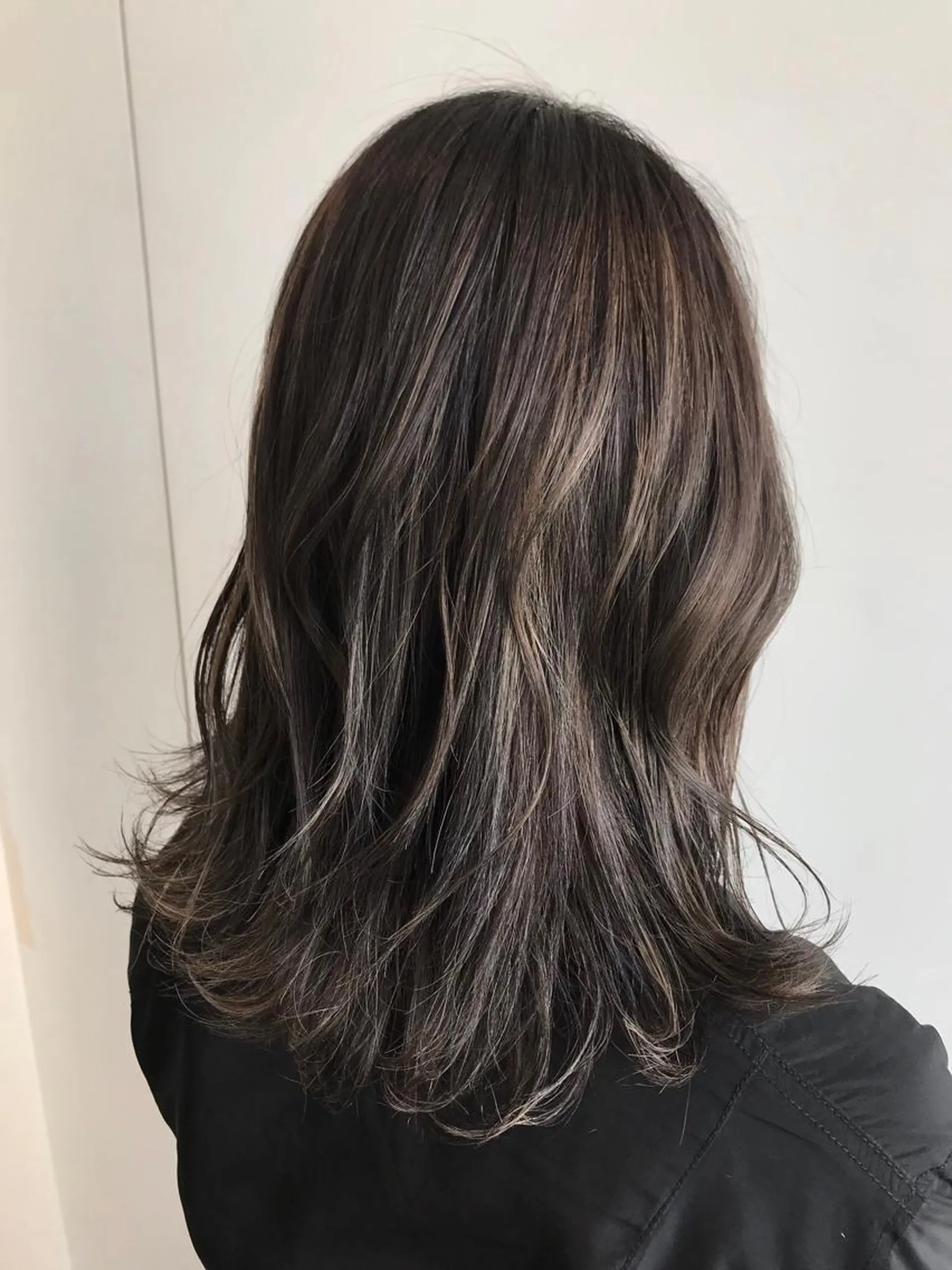 ミディアム カラー グレージュ ハイライトカラー ハイライト Remore所属・中塚 義人のヘアスタイル