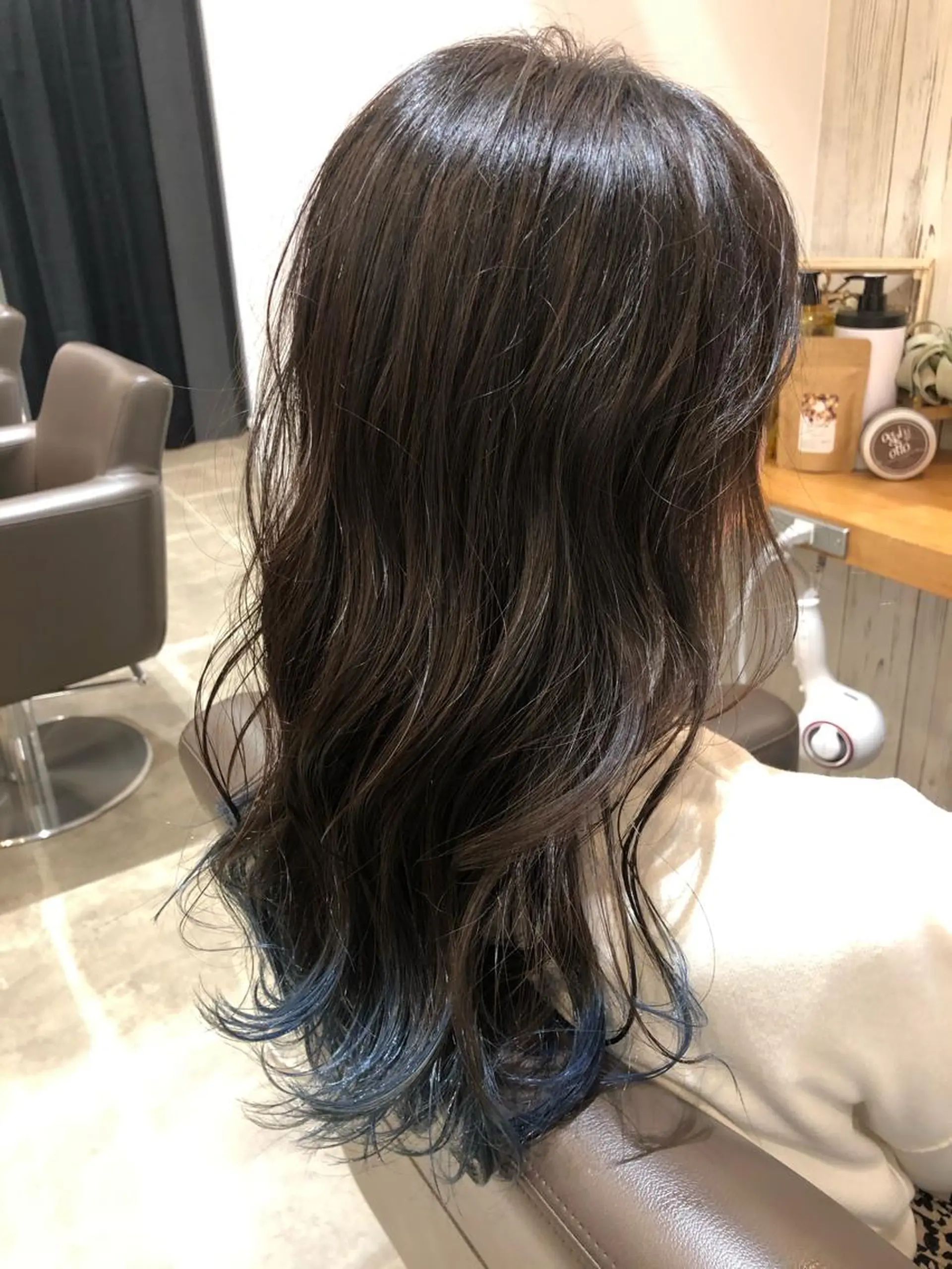 セミロング カラー 井上 舞のヘアスタイル