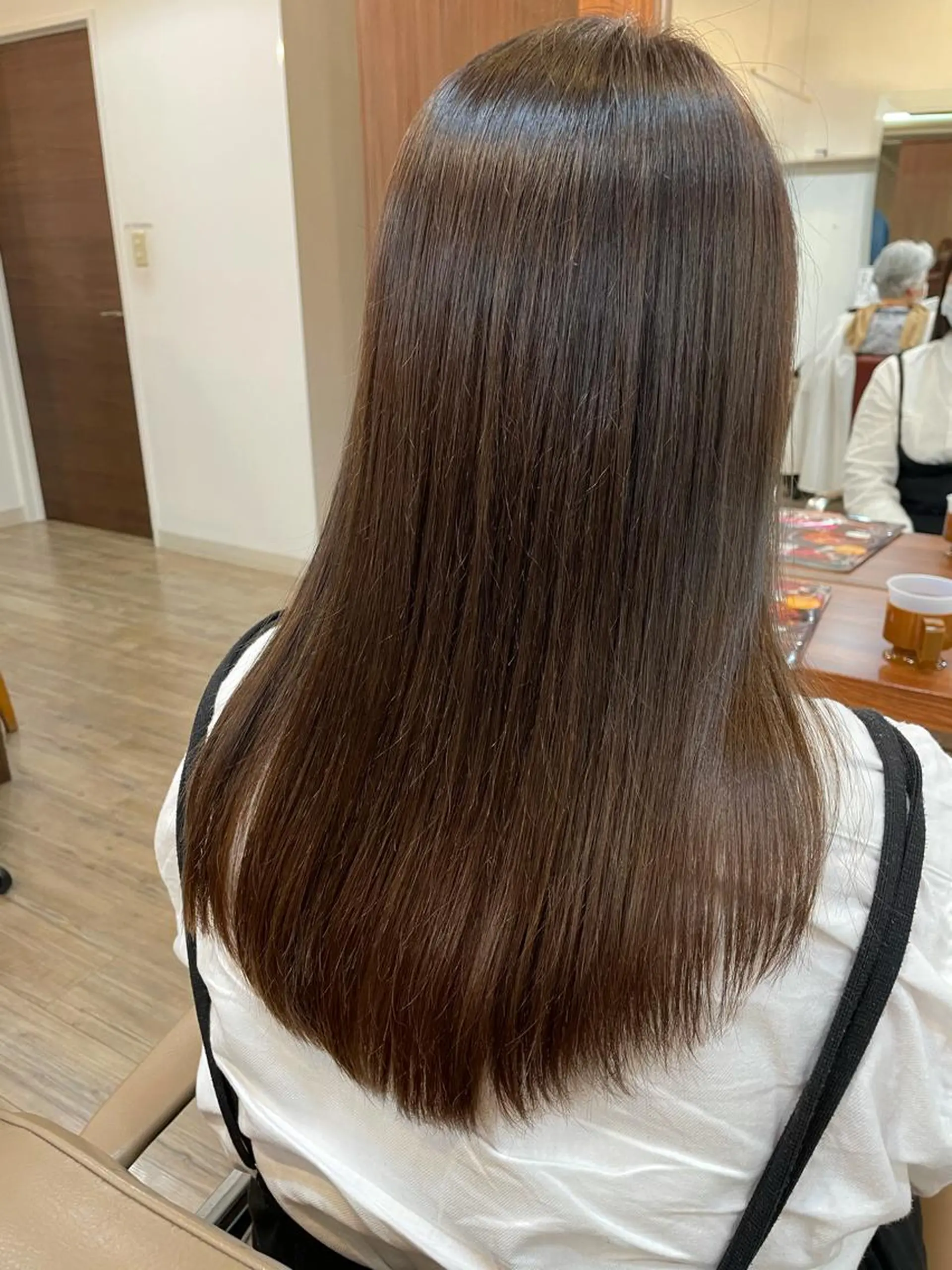 セミロング カット 縮毛矯正 トリートメント sato ayaka ｜透明感カラー🫧のヘアスタイル