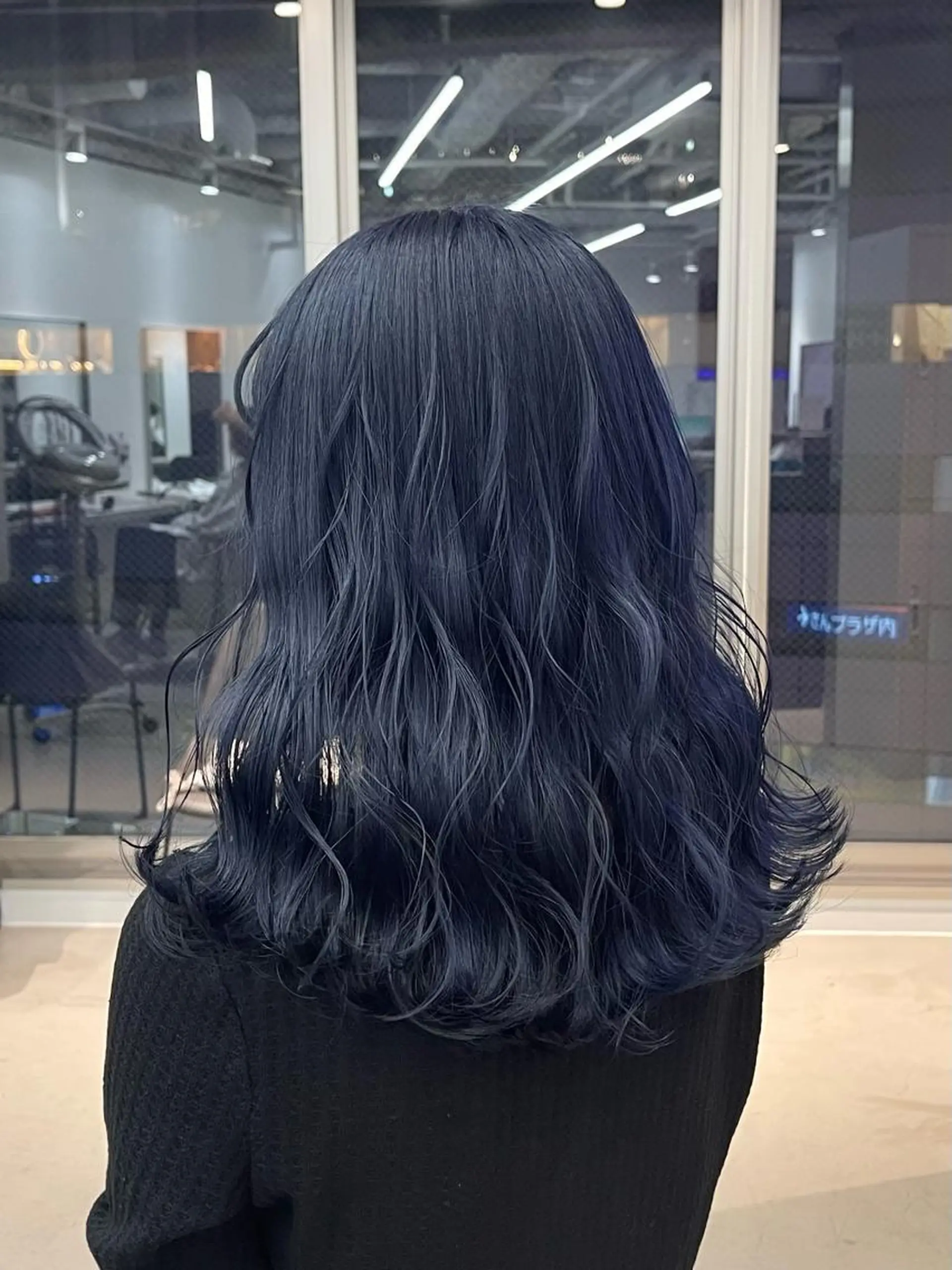 セミロング カラー ブリーチ ブルーカラー ネイビーカラー カット ヘアカラー トリートメント himeka🪽 アレンジ/ブリーチのヘアスタイル