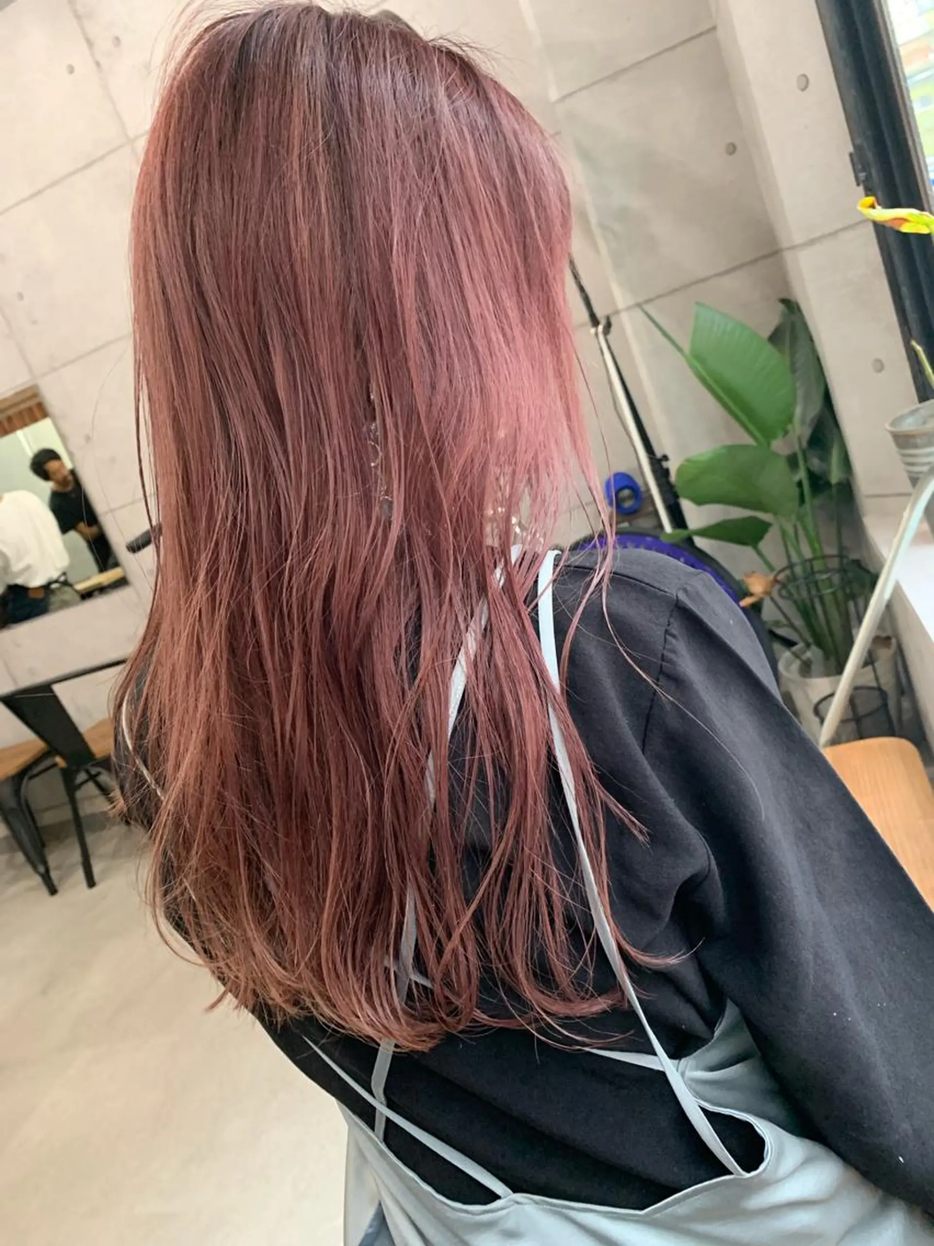 セミロング カラー Hair & make Lamp所属・梅田のブリーチ特化 美容師KAI🥰のヘアスタイル