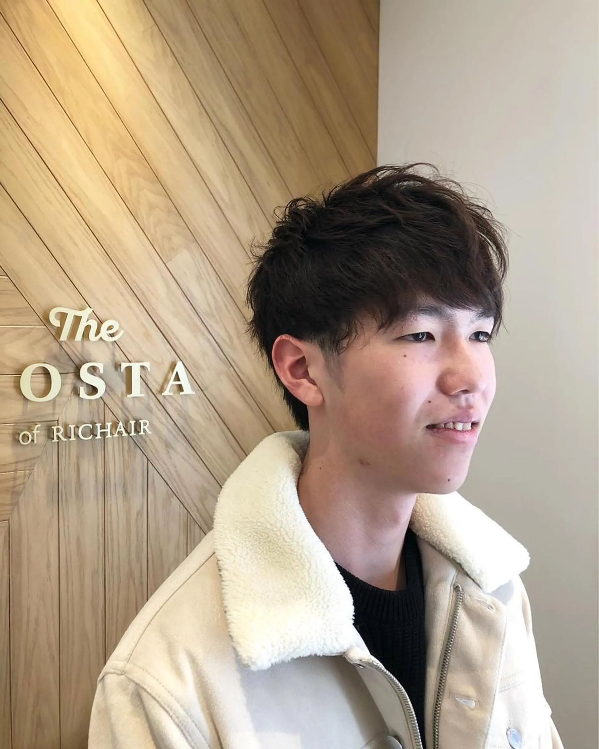 ショート パーマ メンズ 鈴村 大介のヘアスタイル