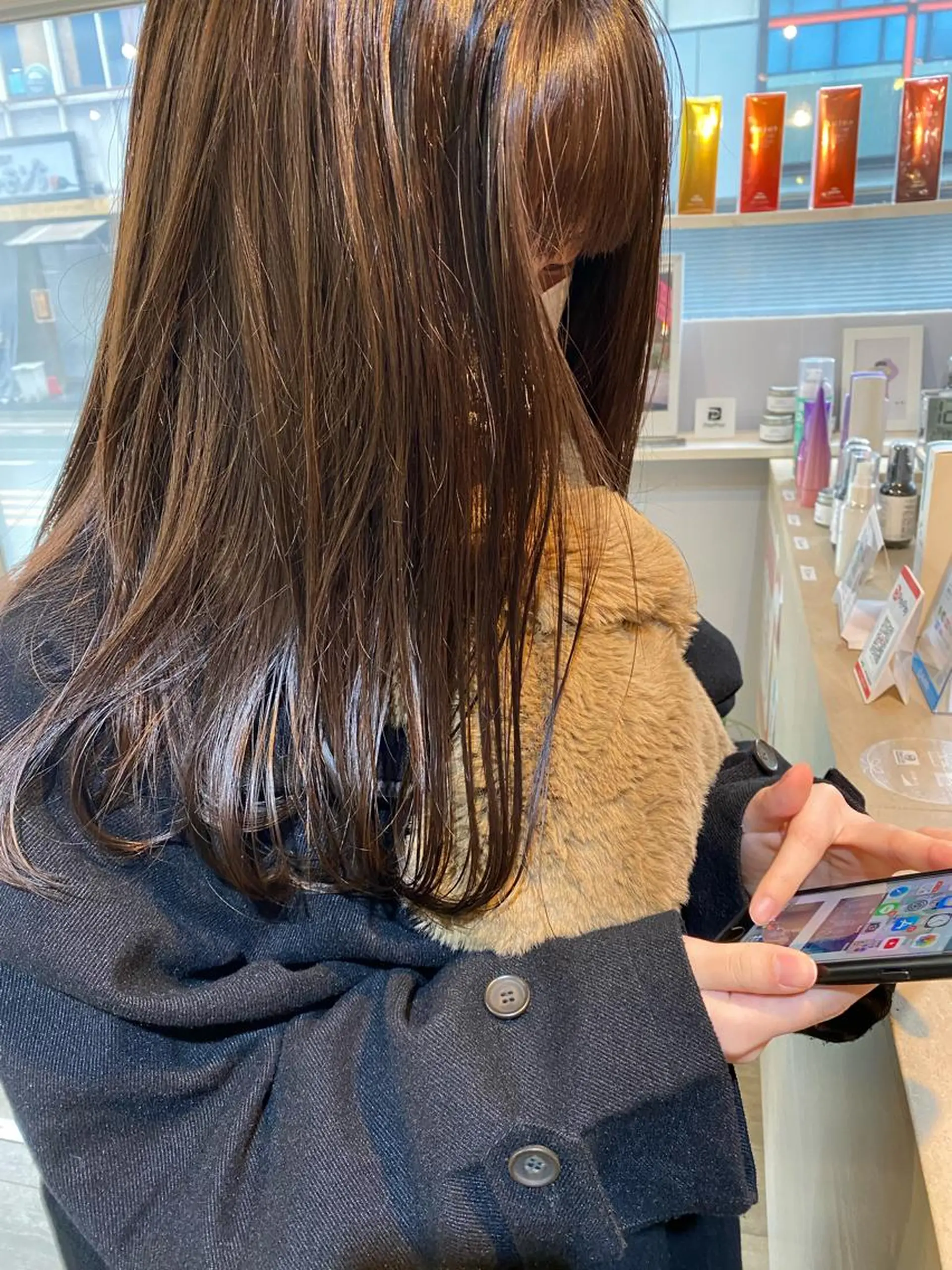 セミロング W所属・小林 朋花のヘアスタイル