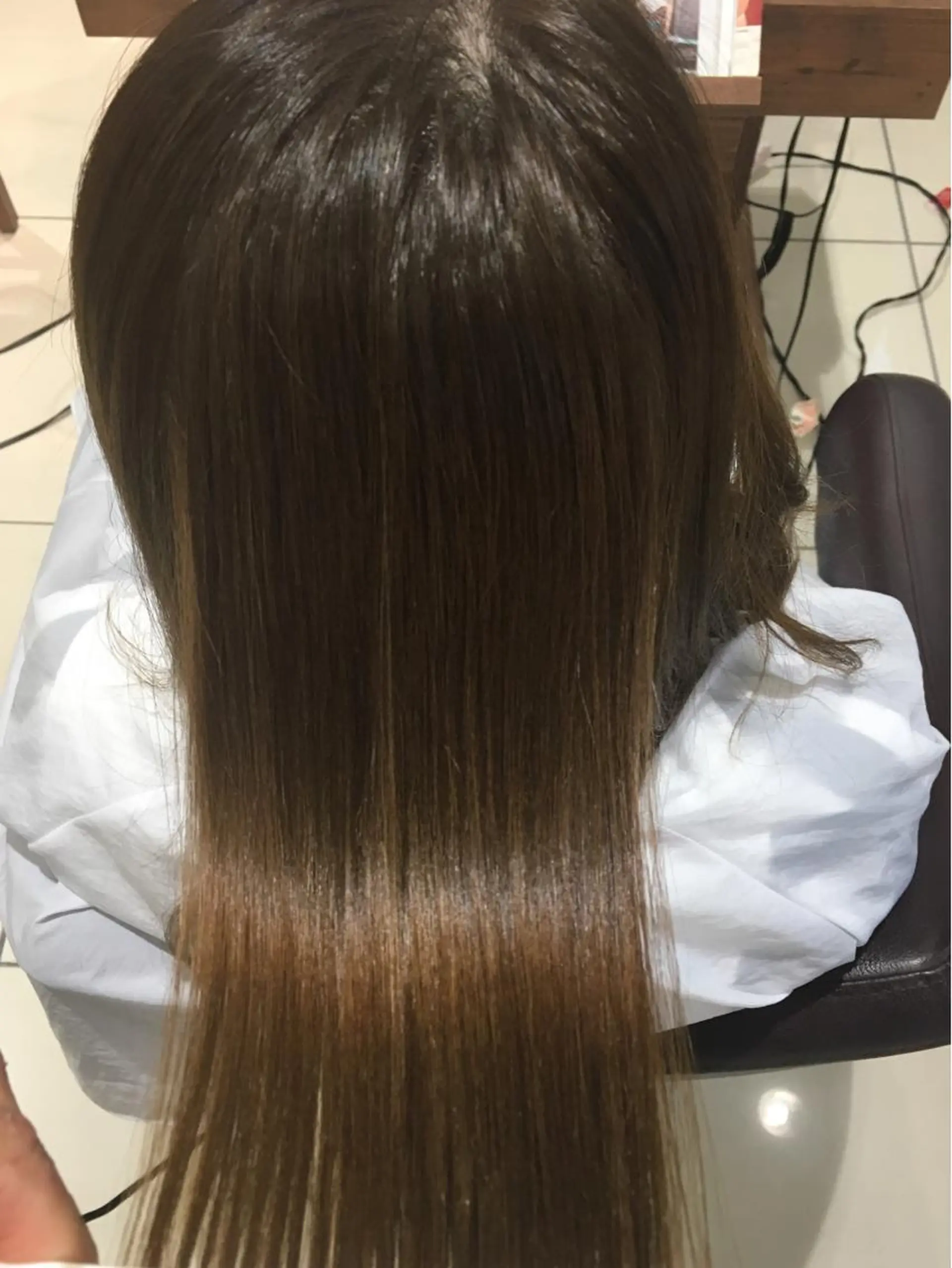 esse大阪茶屋町店所属・レイヤーカット 新井田陽寿のヘアスタイル